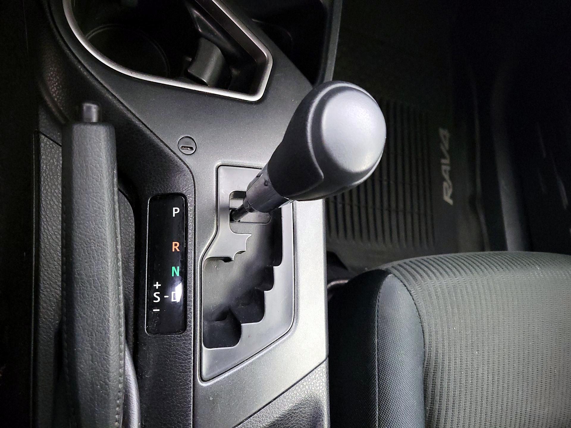 Thumbnail: 2018 Toyota RAV4 - 17