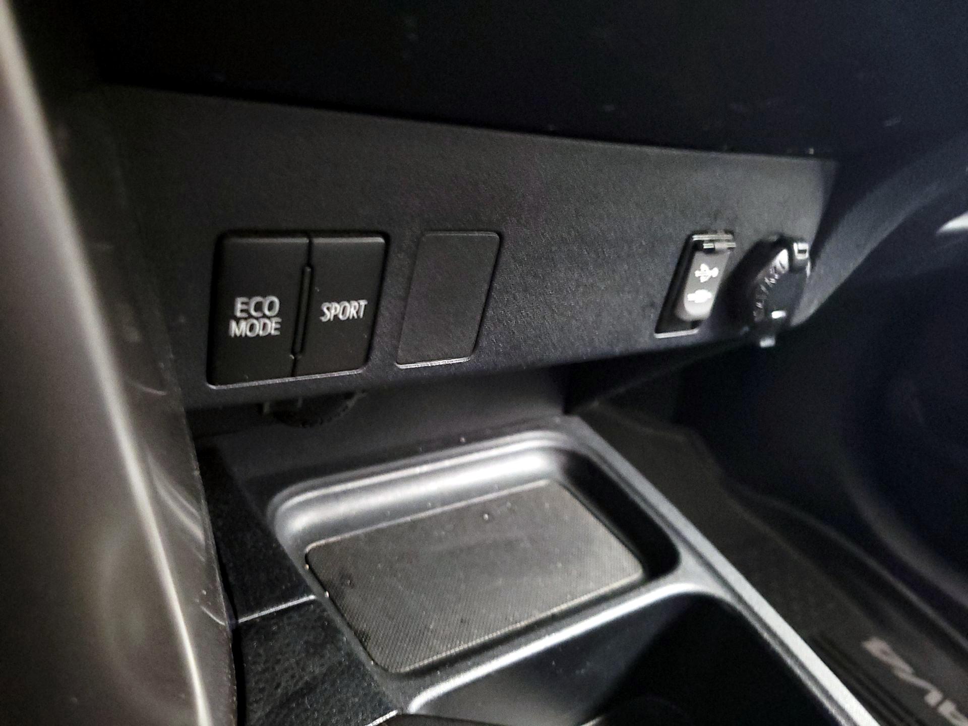 Thumbnail: 2018 Toyota RAV4 - 18