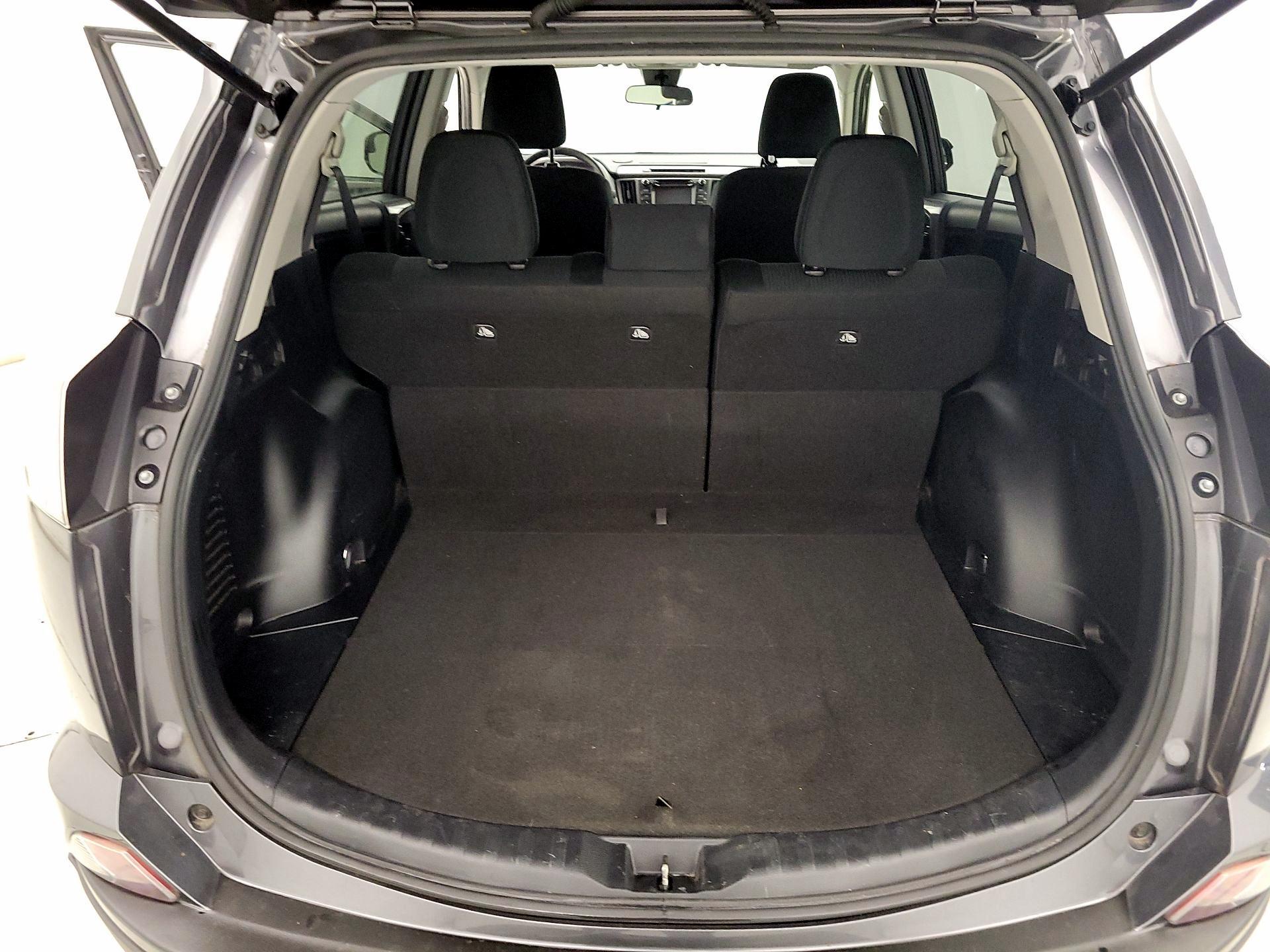 Thumbnail: 2018 Toyota RAV4 - 20