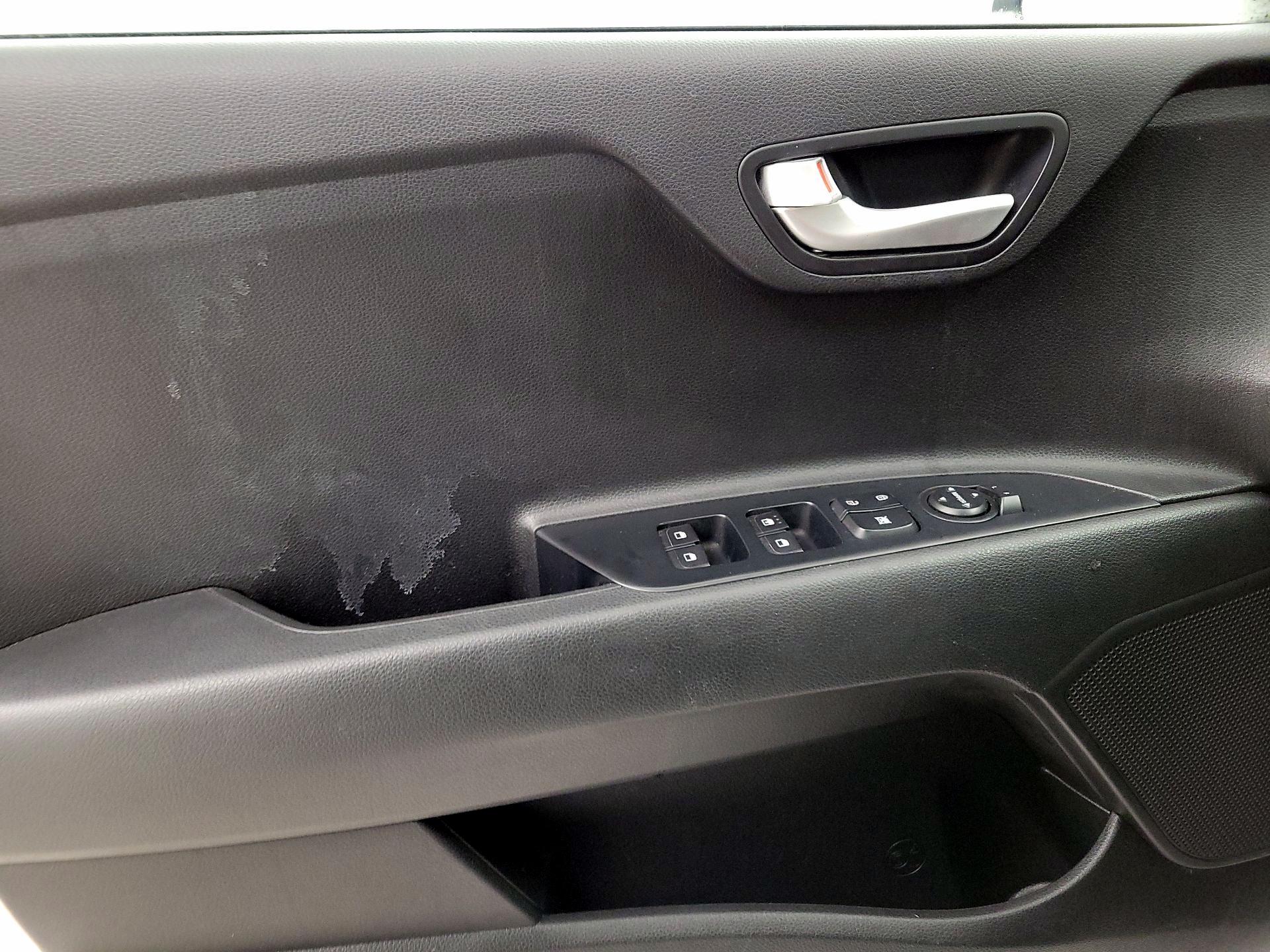 Thumbnail: 2022 Kia Rio - 12