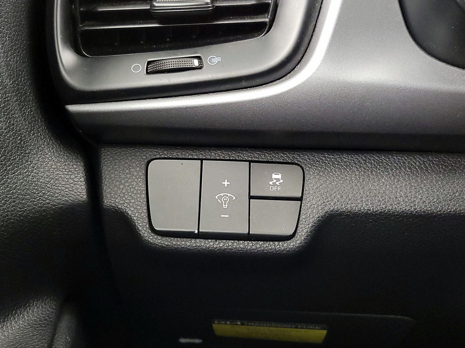 Thumbnail: 2022 Kia Rio - 13