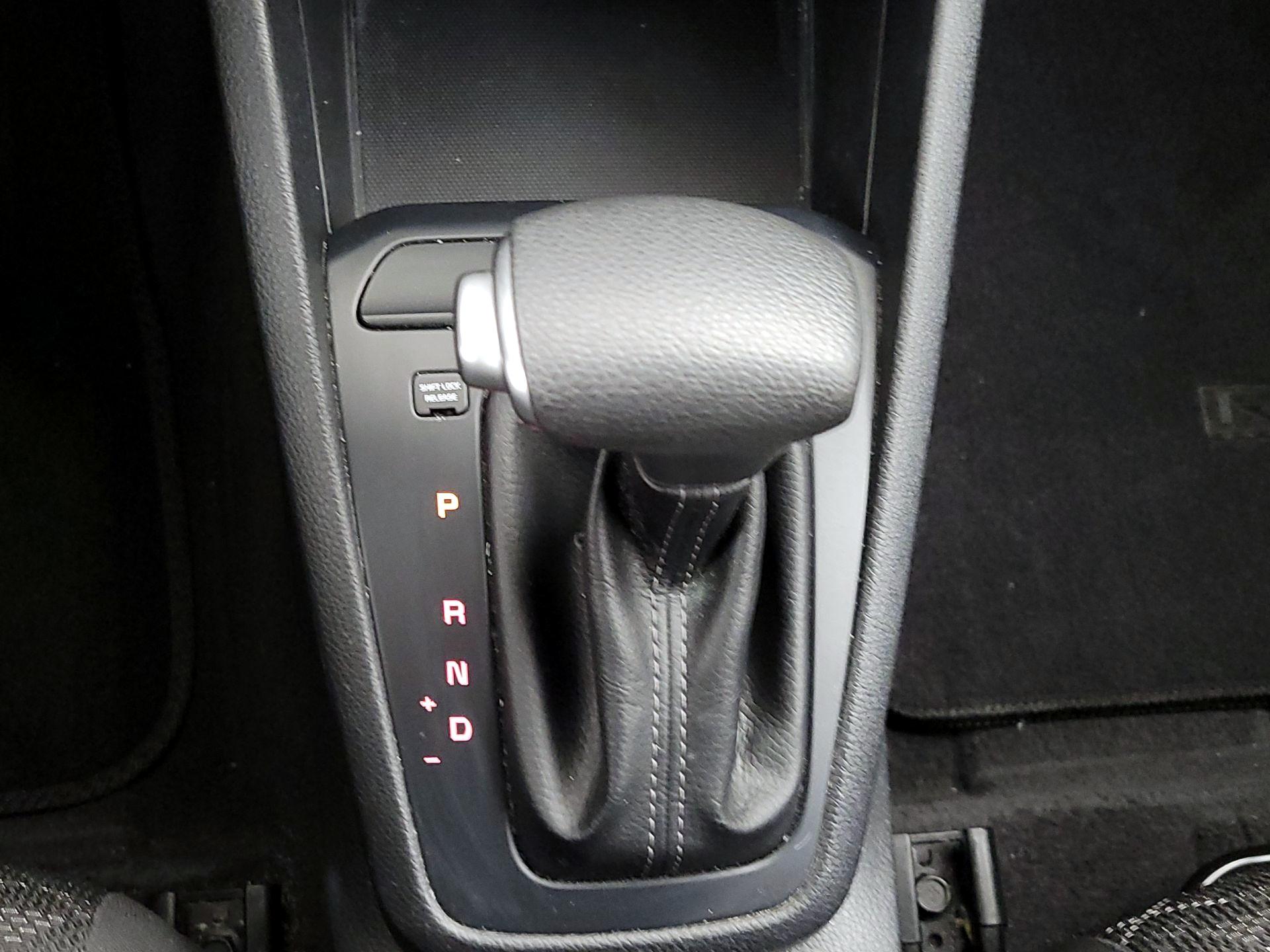 Thumbnail: 2022 Kia Rio - 17