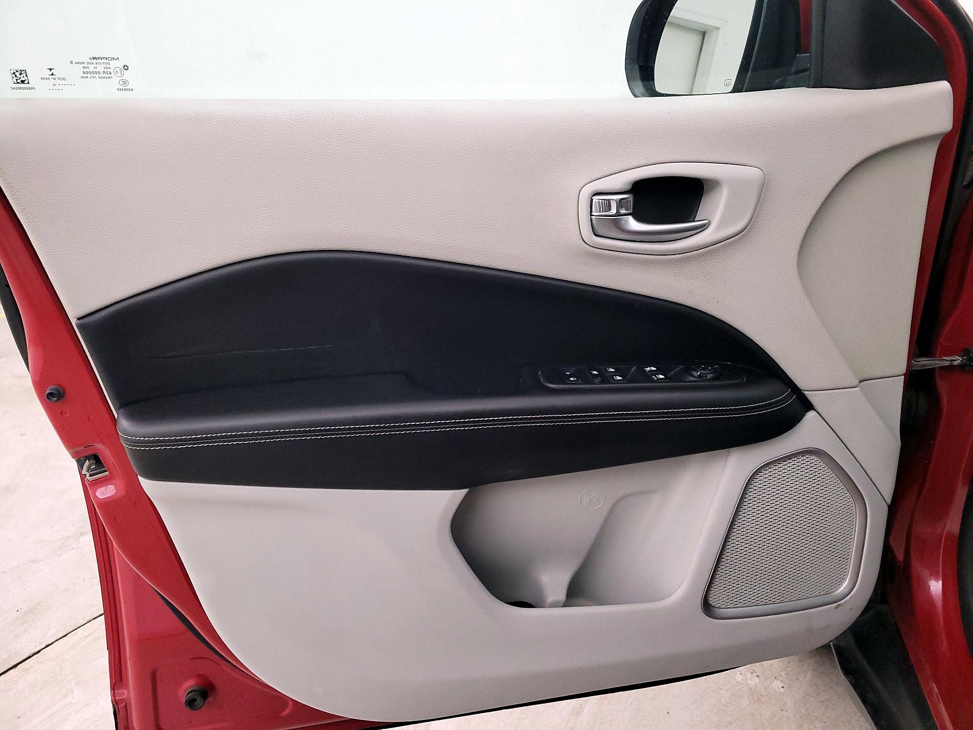 Thumbnail: 2019 Jeep Compass - 12