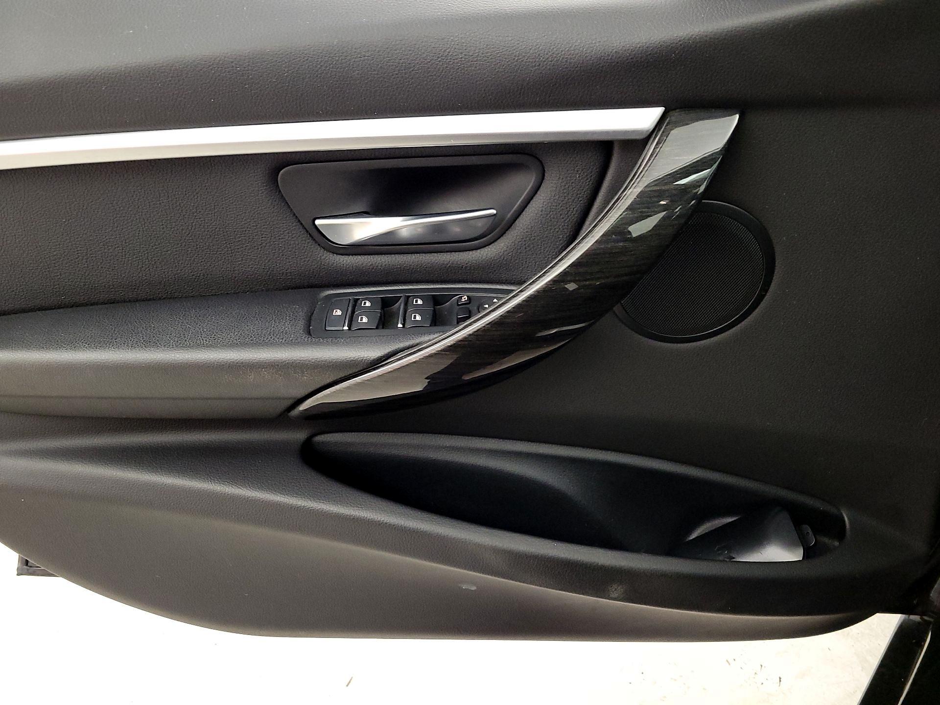 Thumbnail: 2018 BMW 3 Series - 12