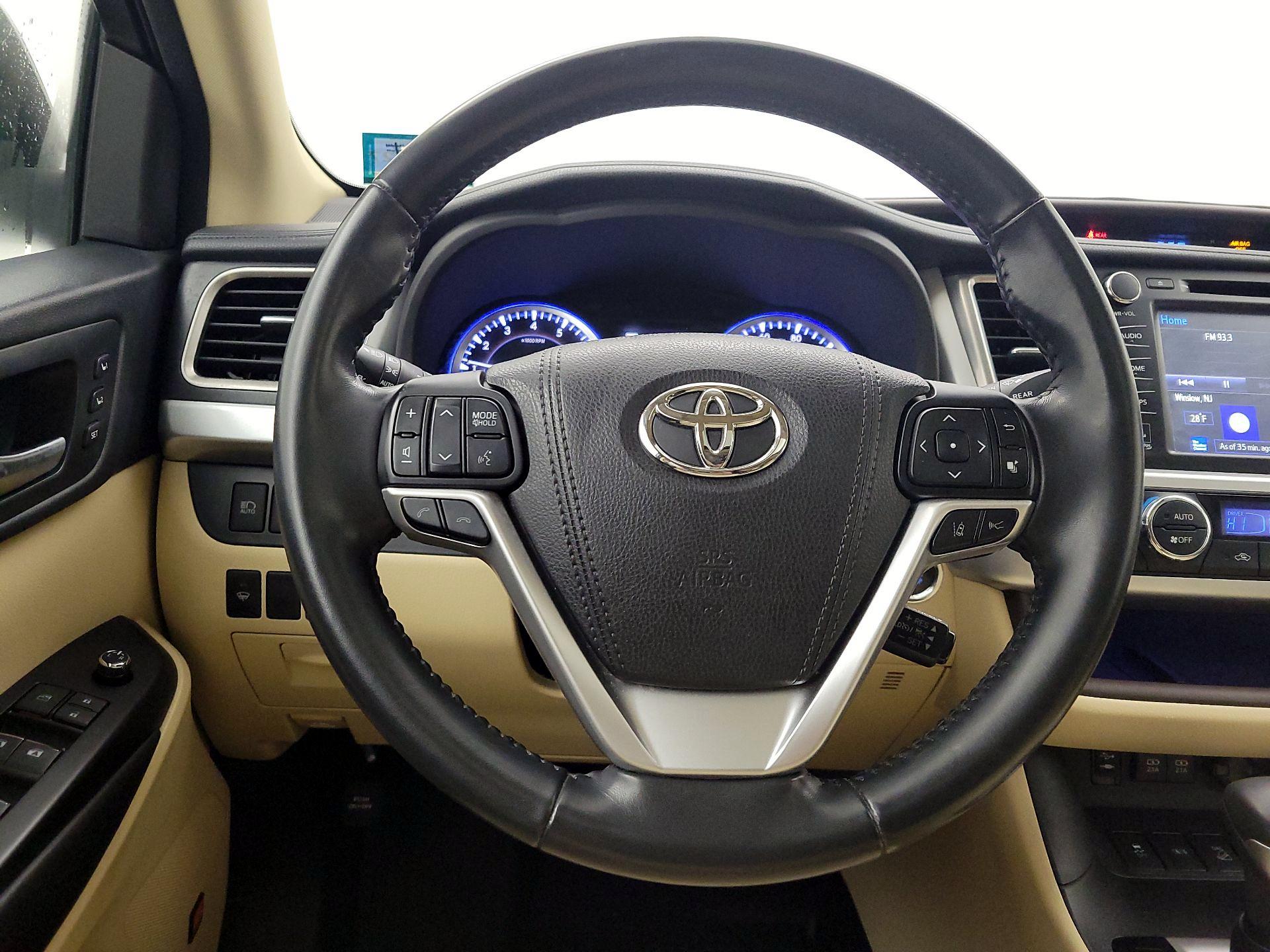 Thumbnail: 2018 Toyota Highlander - 10