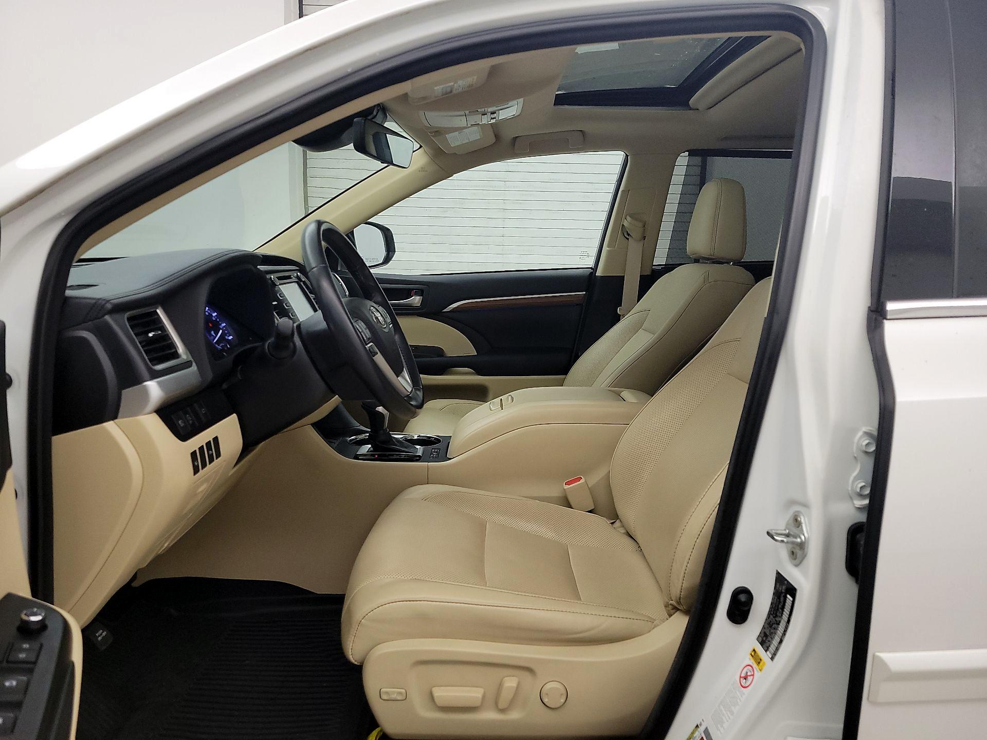 Thumbnail: 2018 Toyota Highlander - 11