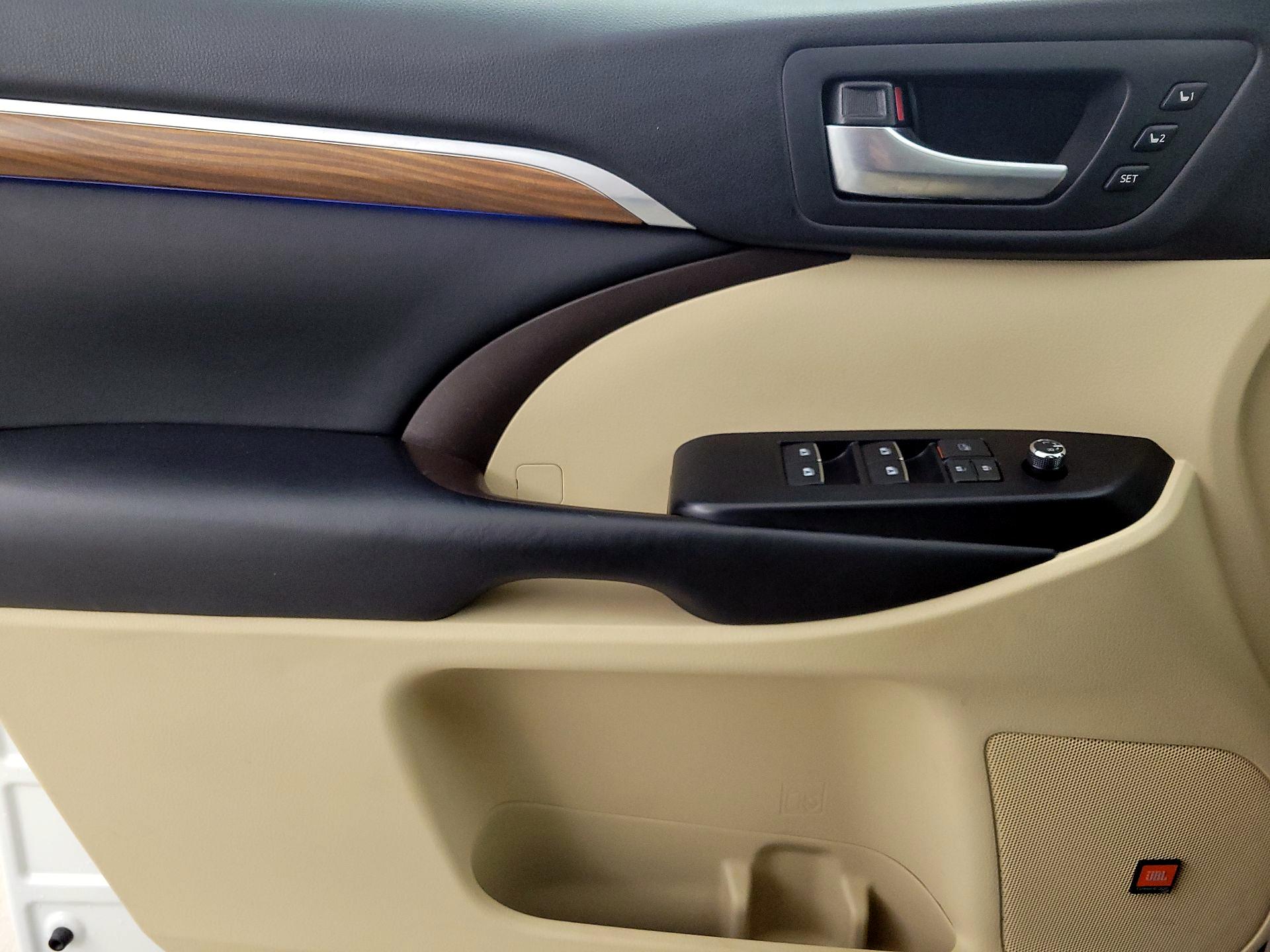 Thumbnail: 2018 Toyota Highlander - 12