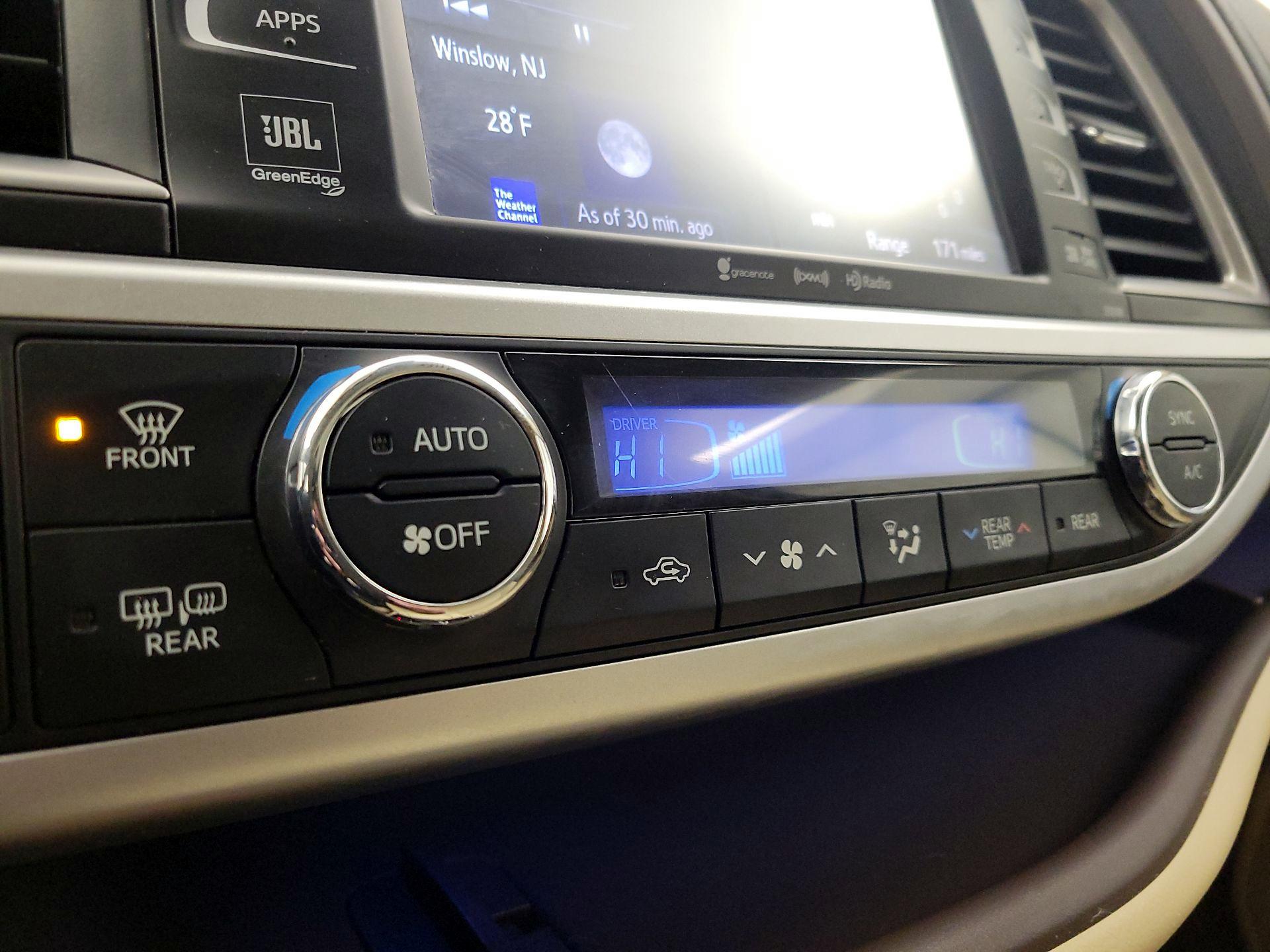 Thumbnail: 2018 Toyota Highlander - 16