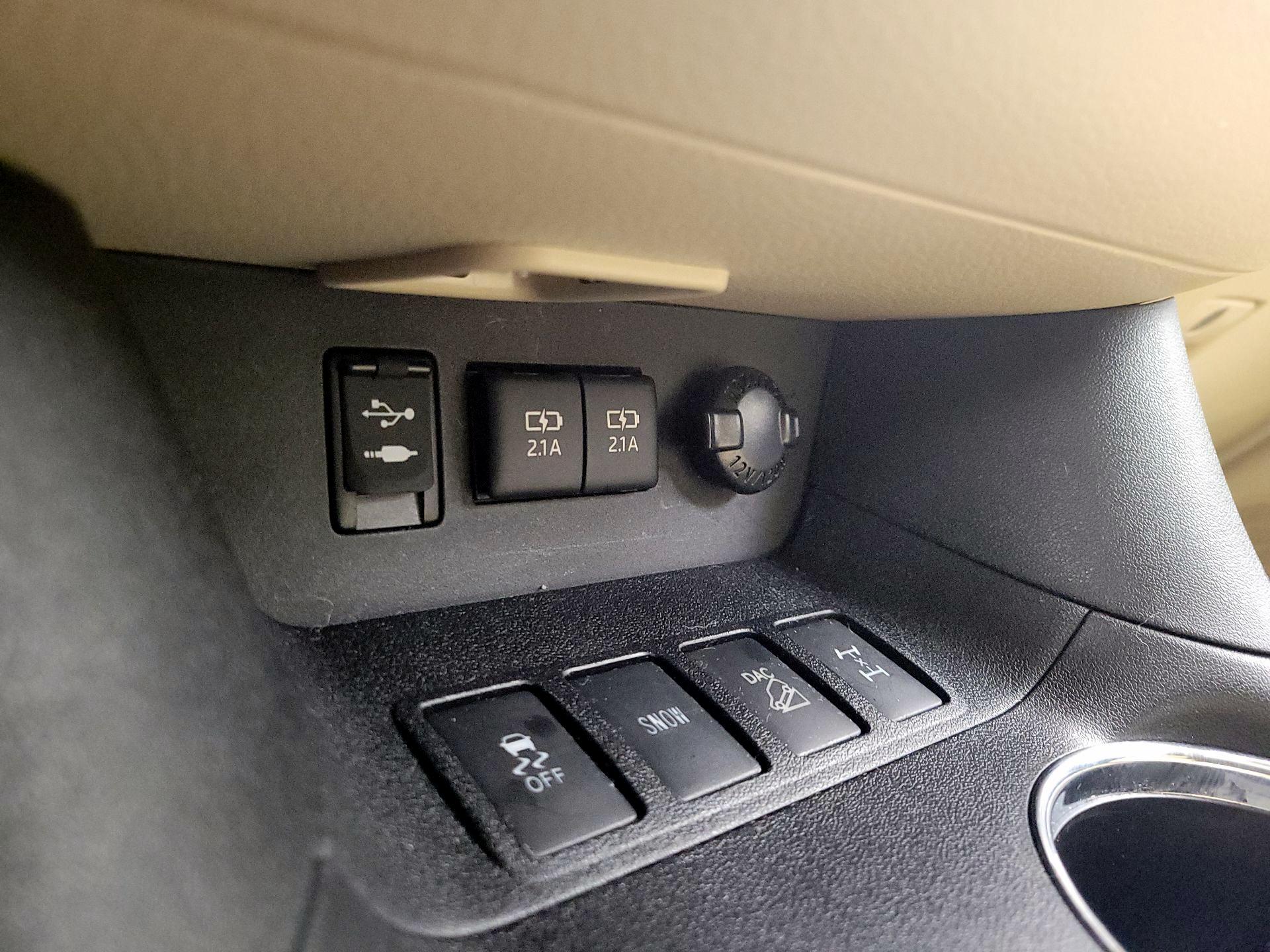 Thumbnail: 2018 Toyota Highlander - 18