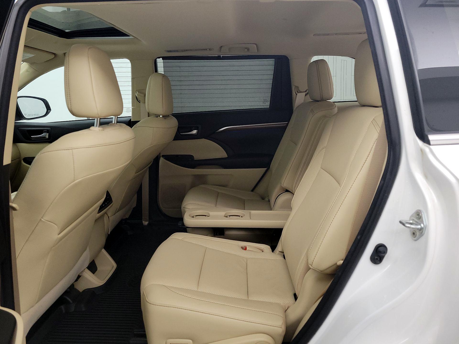 Thumbnail: 2018 Toyota Highlander - 20