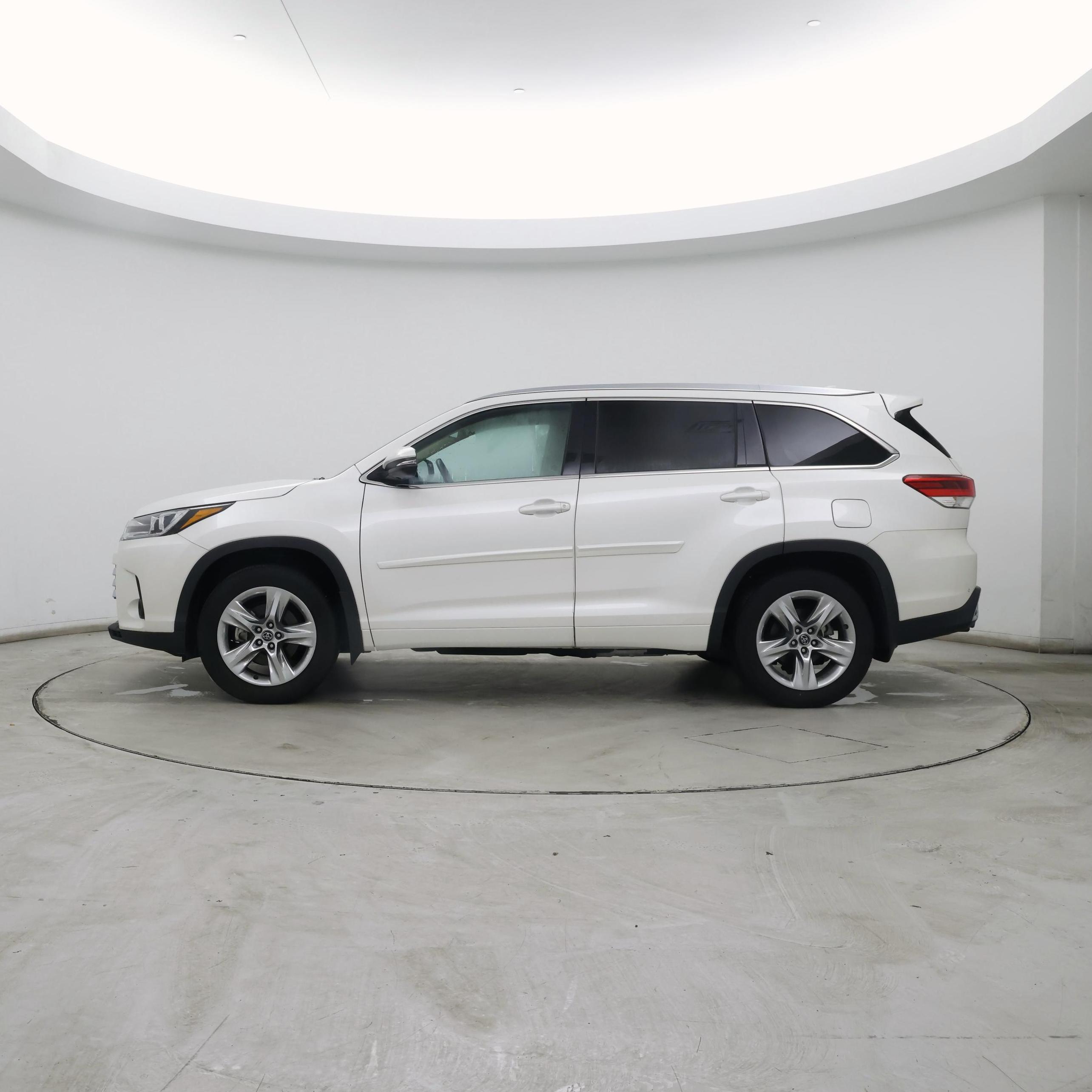 Thumbnail: 2018 Toyota Highlander - 3