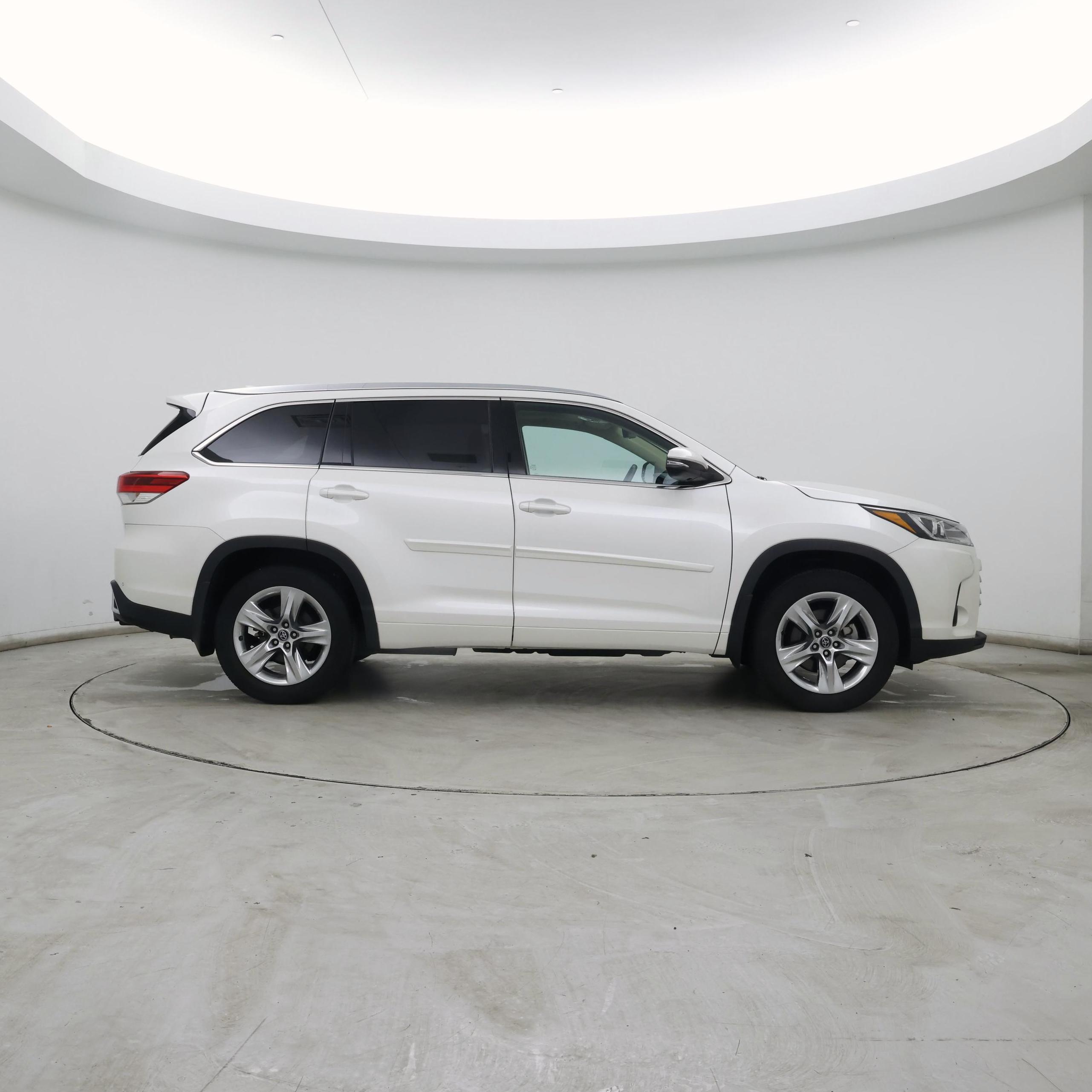 Thumbnail: 2018 Toyota Highlander - 7