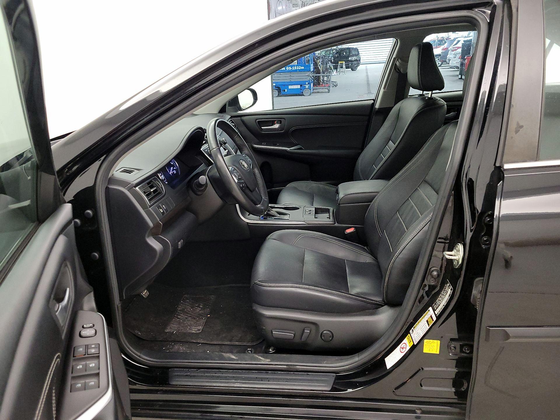 Thumbnail: 2017 Toyota Camry - 11