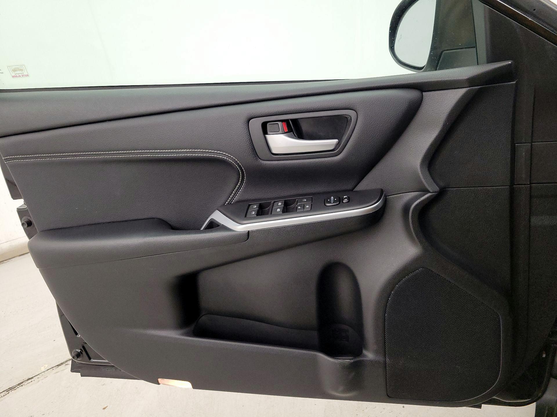 Thumbnail: 2017 Toyota Camry - 12