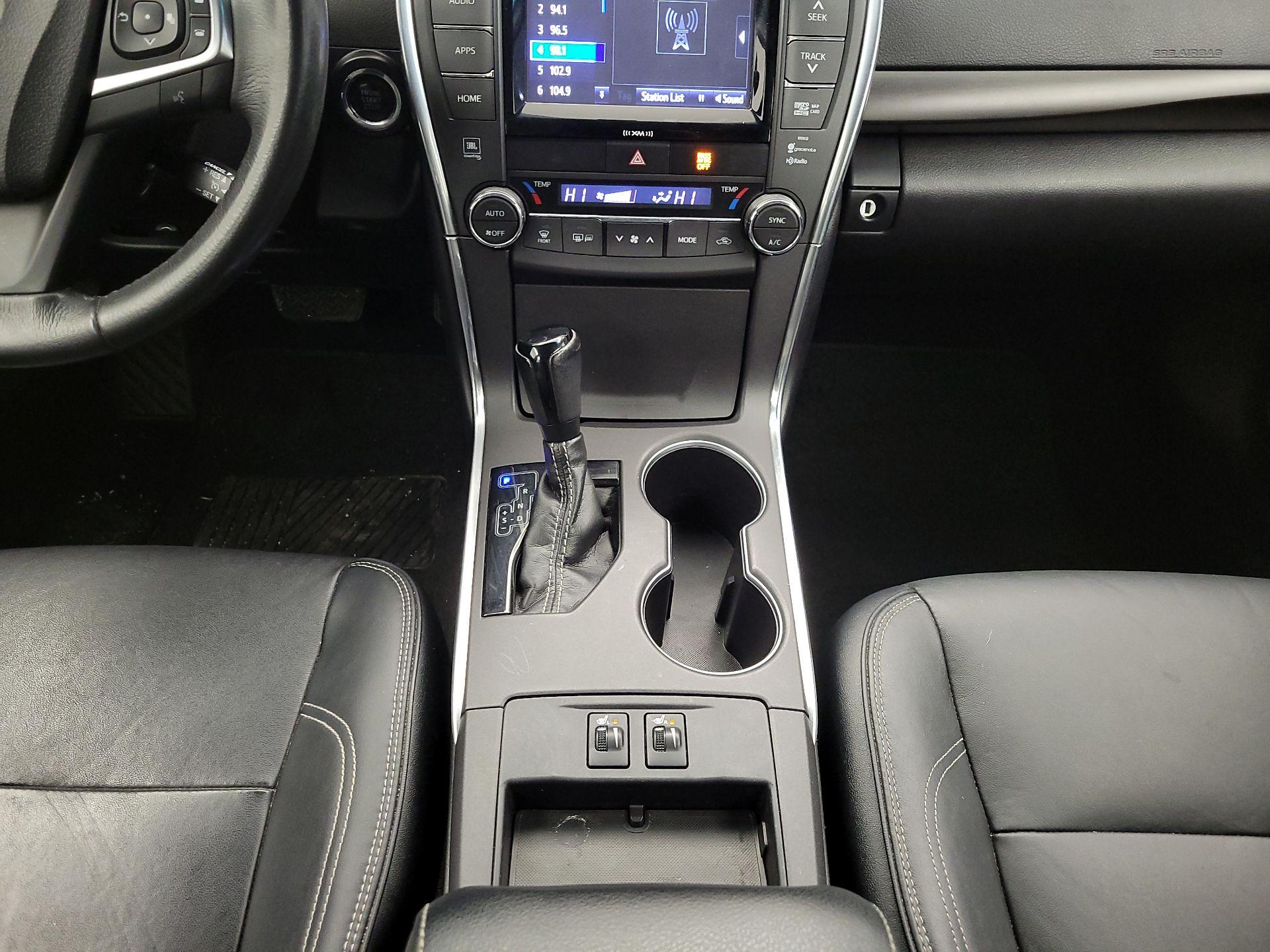 Thumbnail: 2017 Toyota Camry - 16