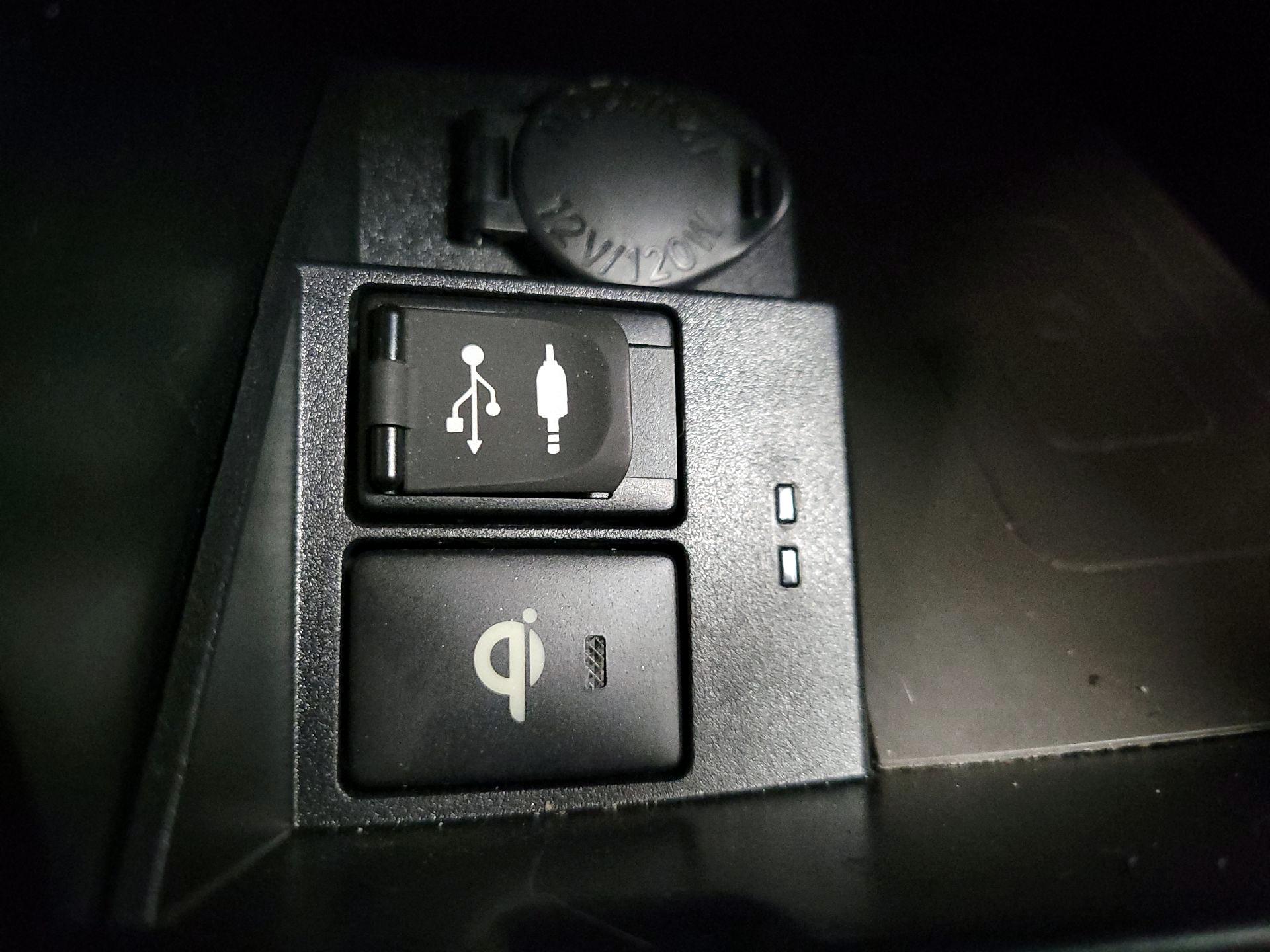 Thumbnail: 2017 Toyota Camry - 17