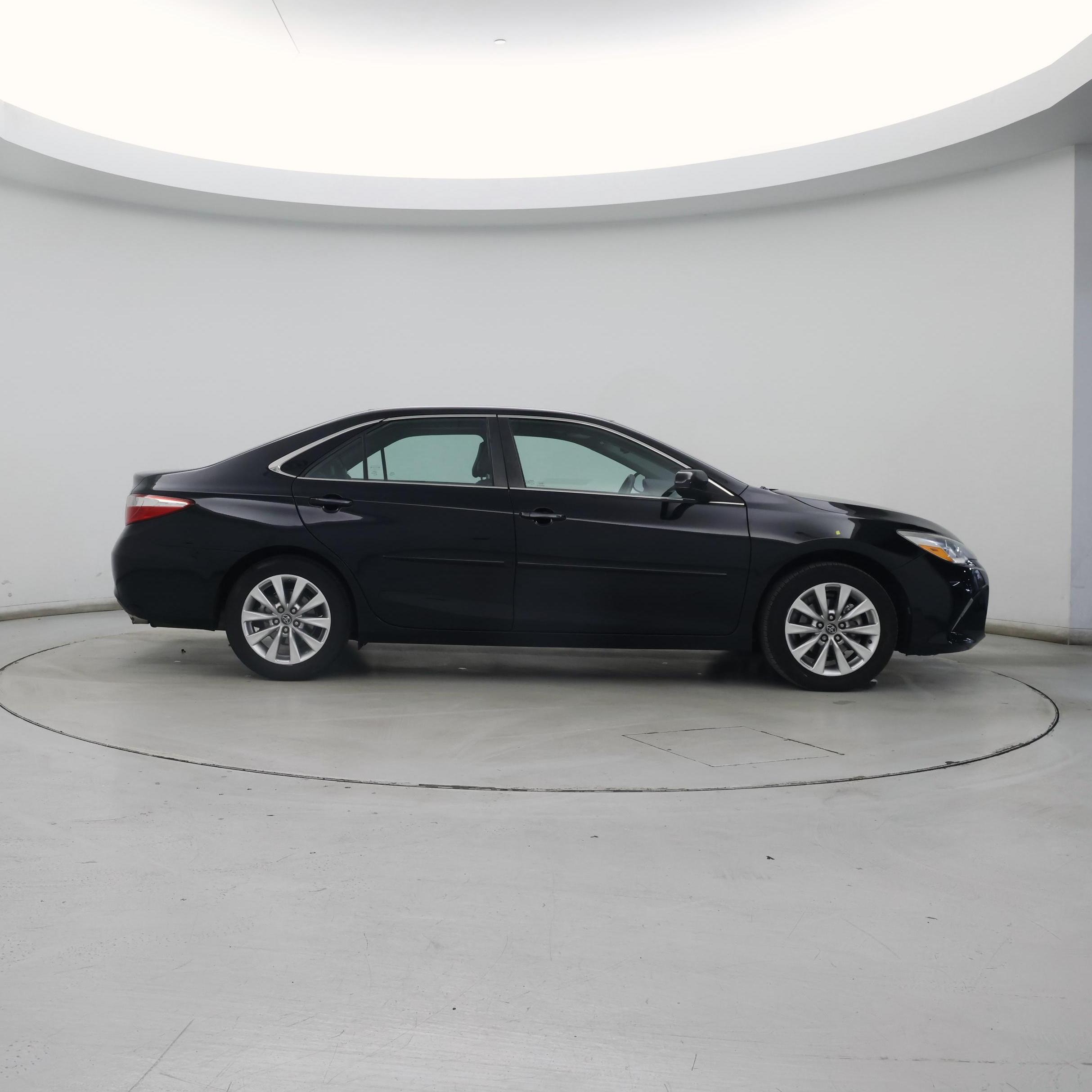 Thumbnail: 2017 Toyota Camry - 7