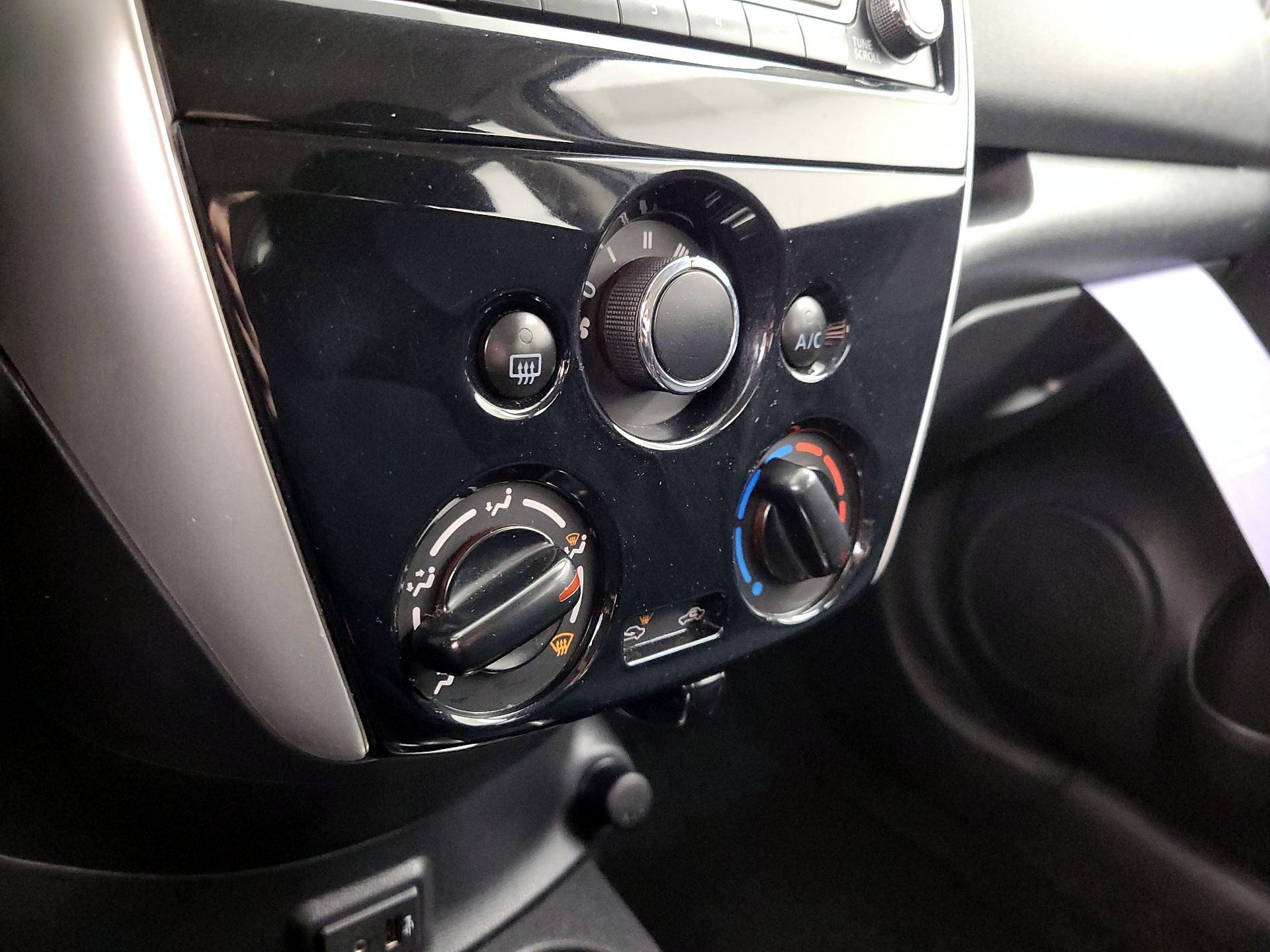 Thumbnail: 2017 Nissan Versa Note - 16