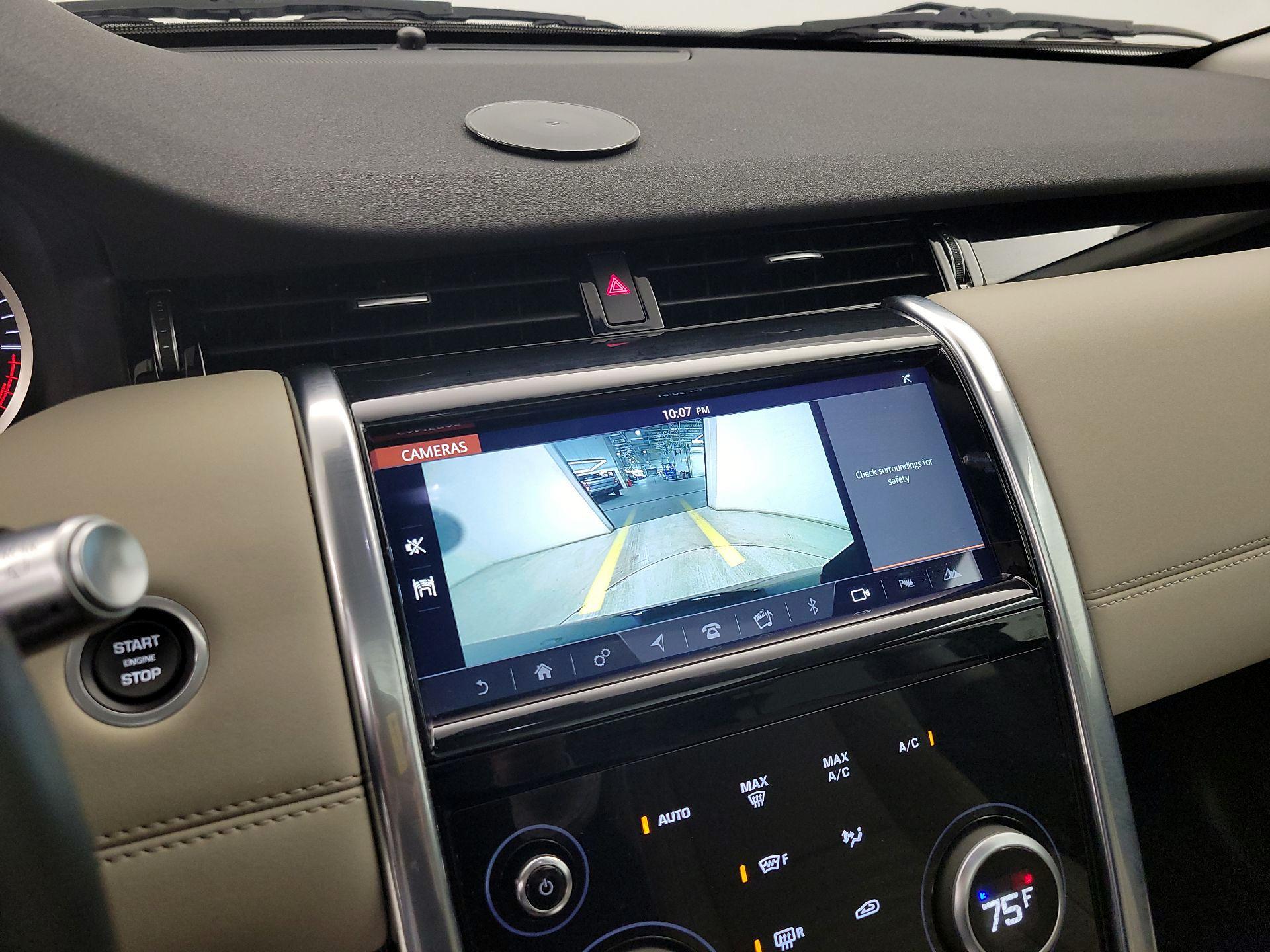 Thumbnail: 2020 Land Rover Discovery Sport - 15