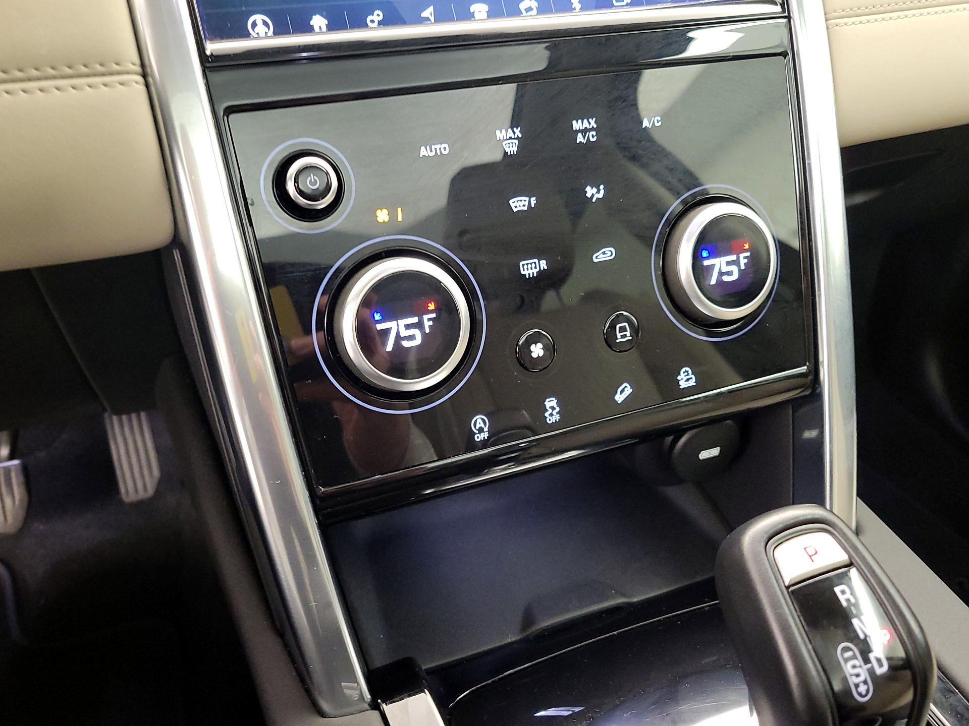 Thumbnail: 2020 Land Rover Discovery Sport - 17