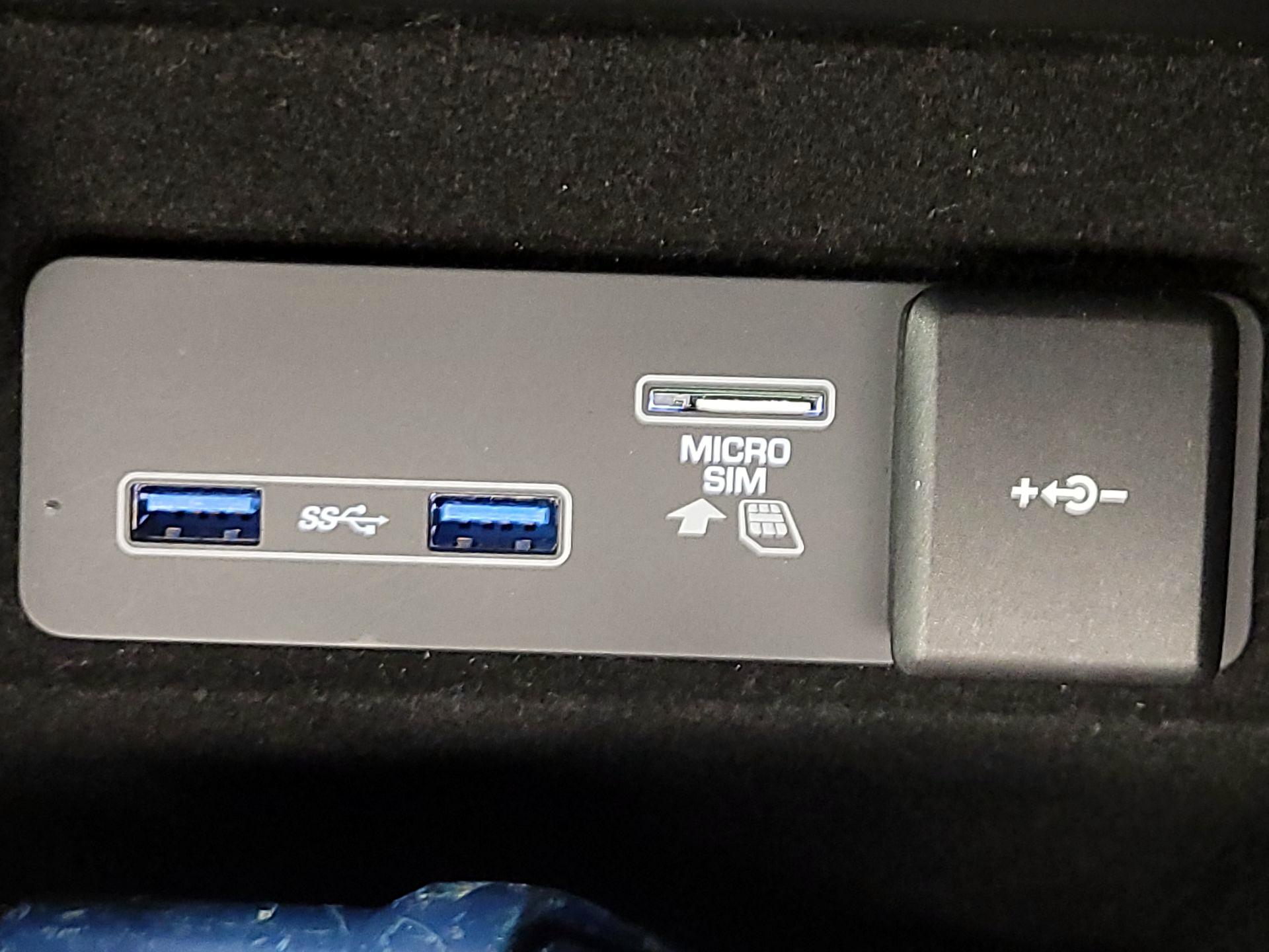 Thumbnail: 2020 Land Rover Discovery Sport - 19