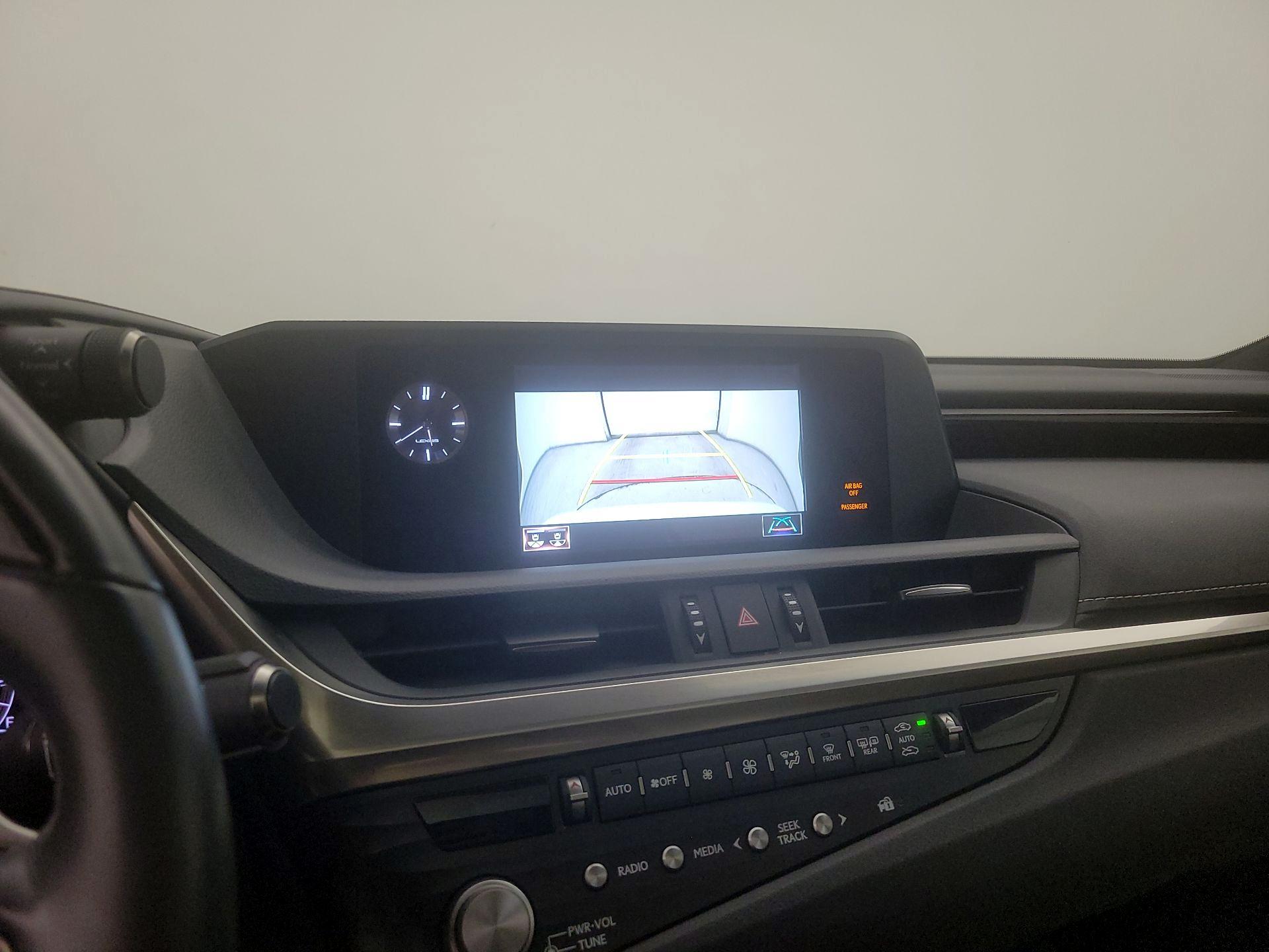 Thumbnail: 2021 Lexus ES - 14