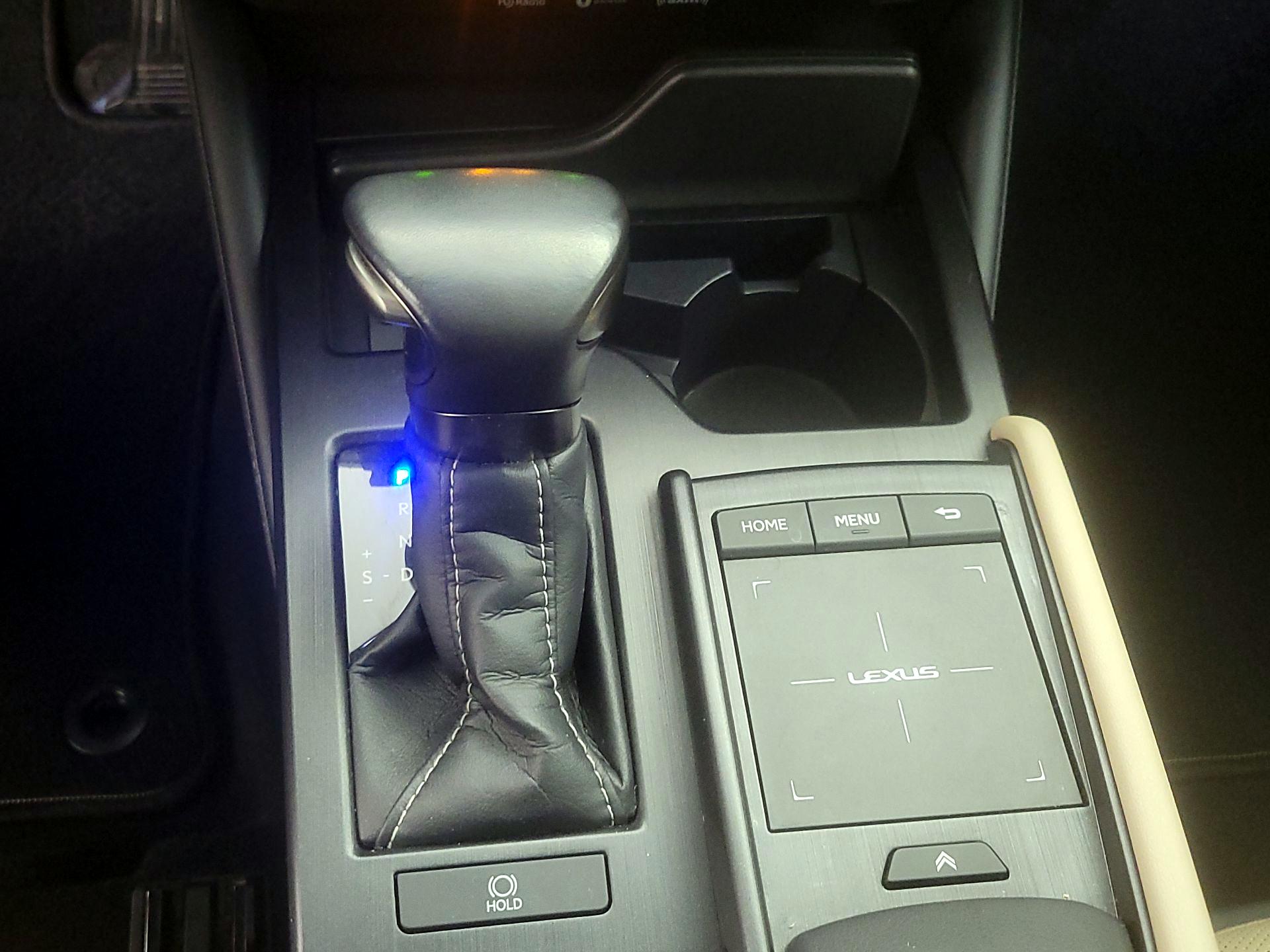 Thumbnail: 2021 Lexus ES - 17