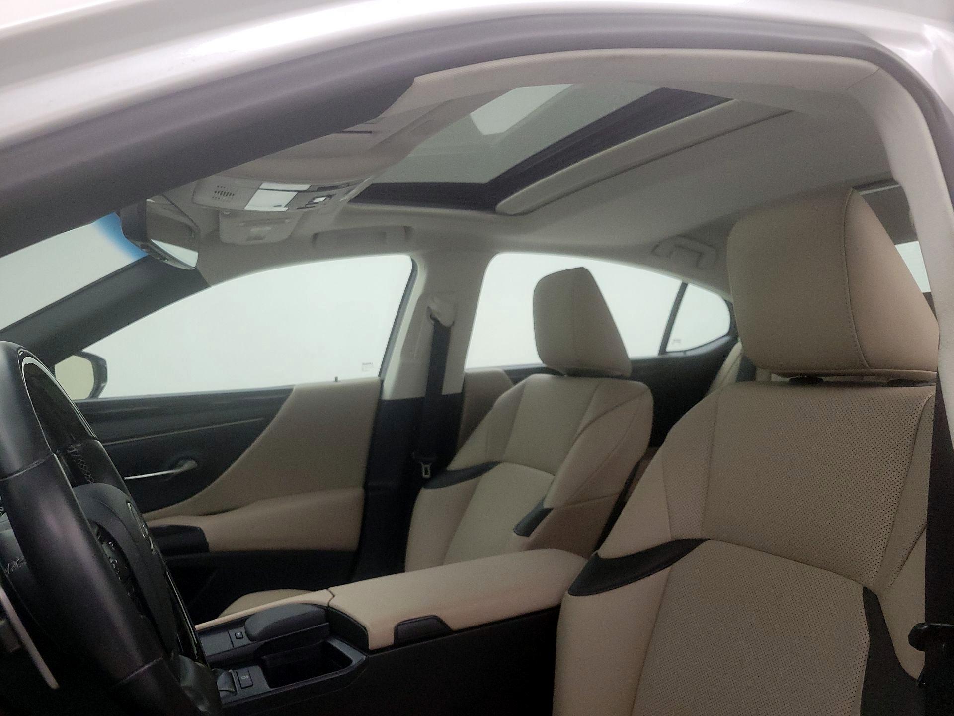 Thumbnail: 2021 Lexus ES - 19