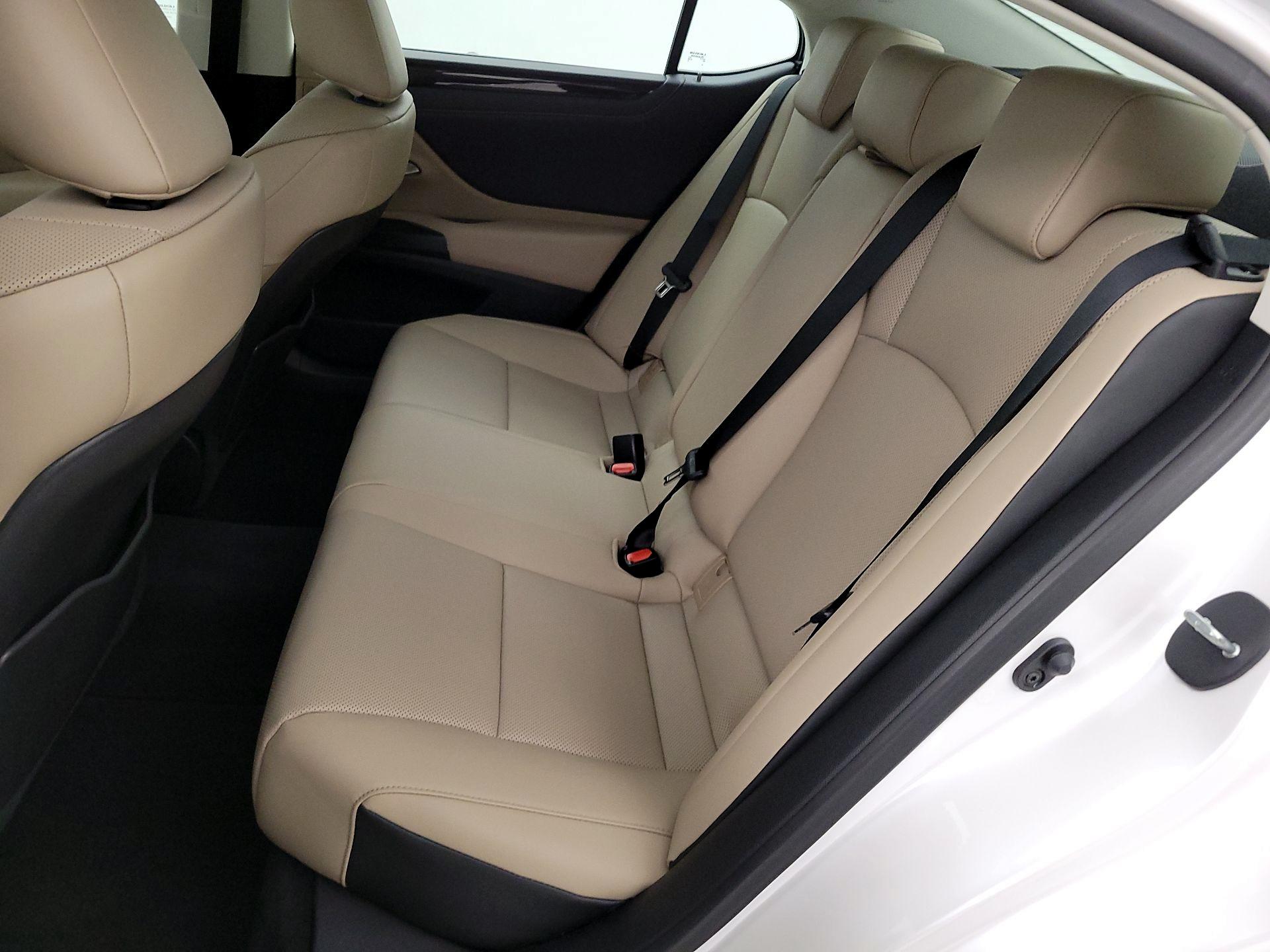 Thumbnail: 2021 Lexus ES - 20