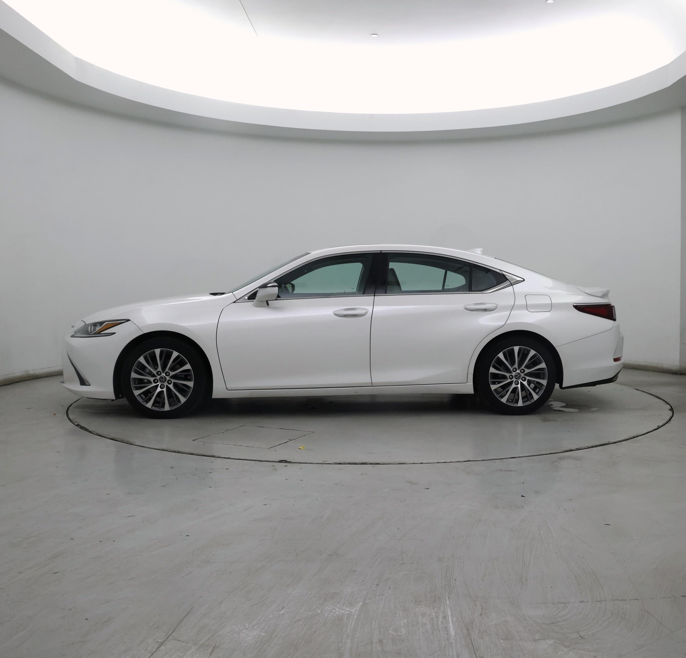 Thumbnail: 2021 Lexus ES - 3