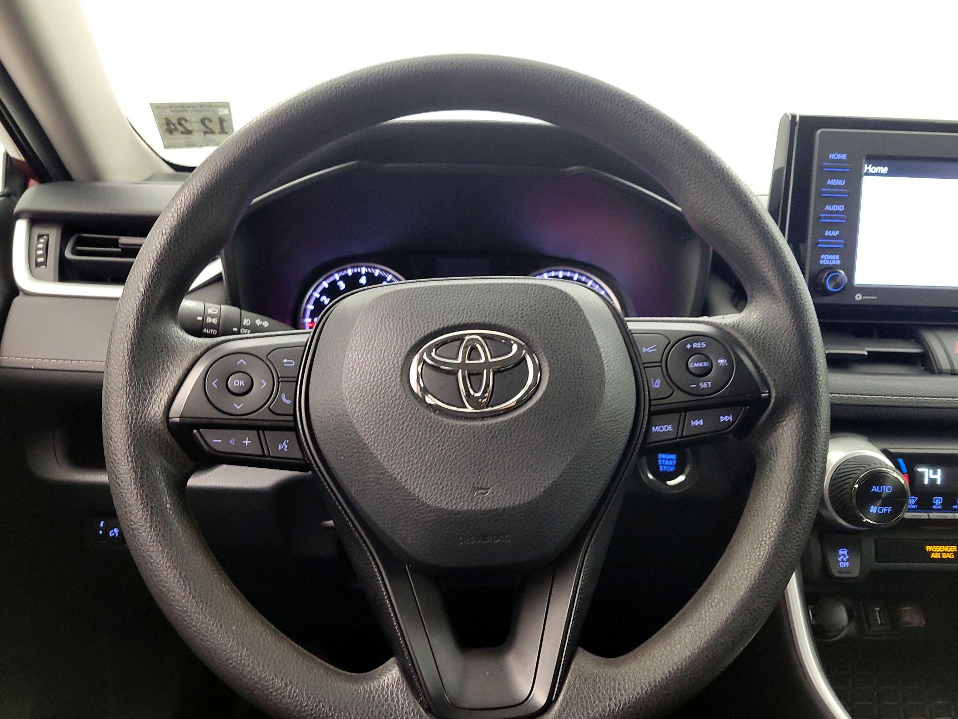 Thumbnail: 2020 Toyota RAV4 - 10