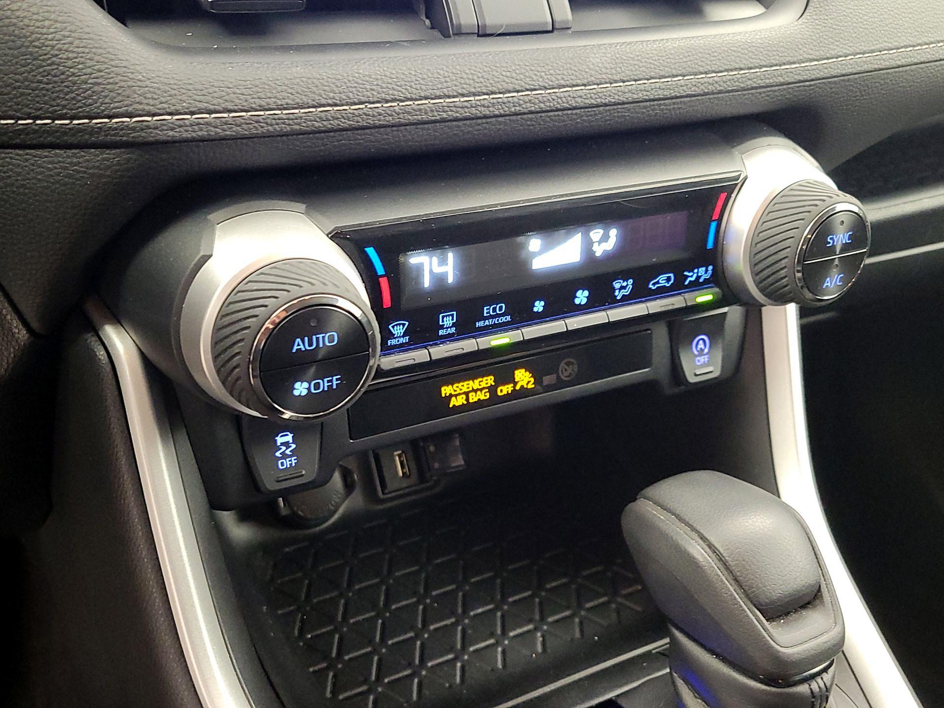 Thumbnail: 2020 Toyota RAV4 - 16