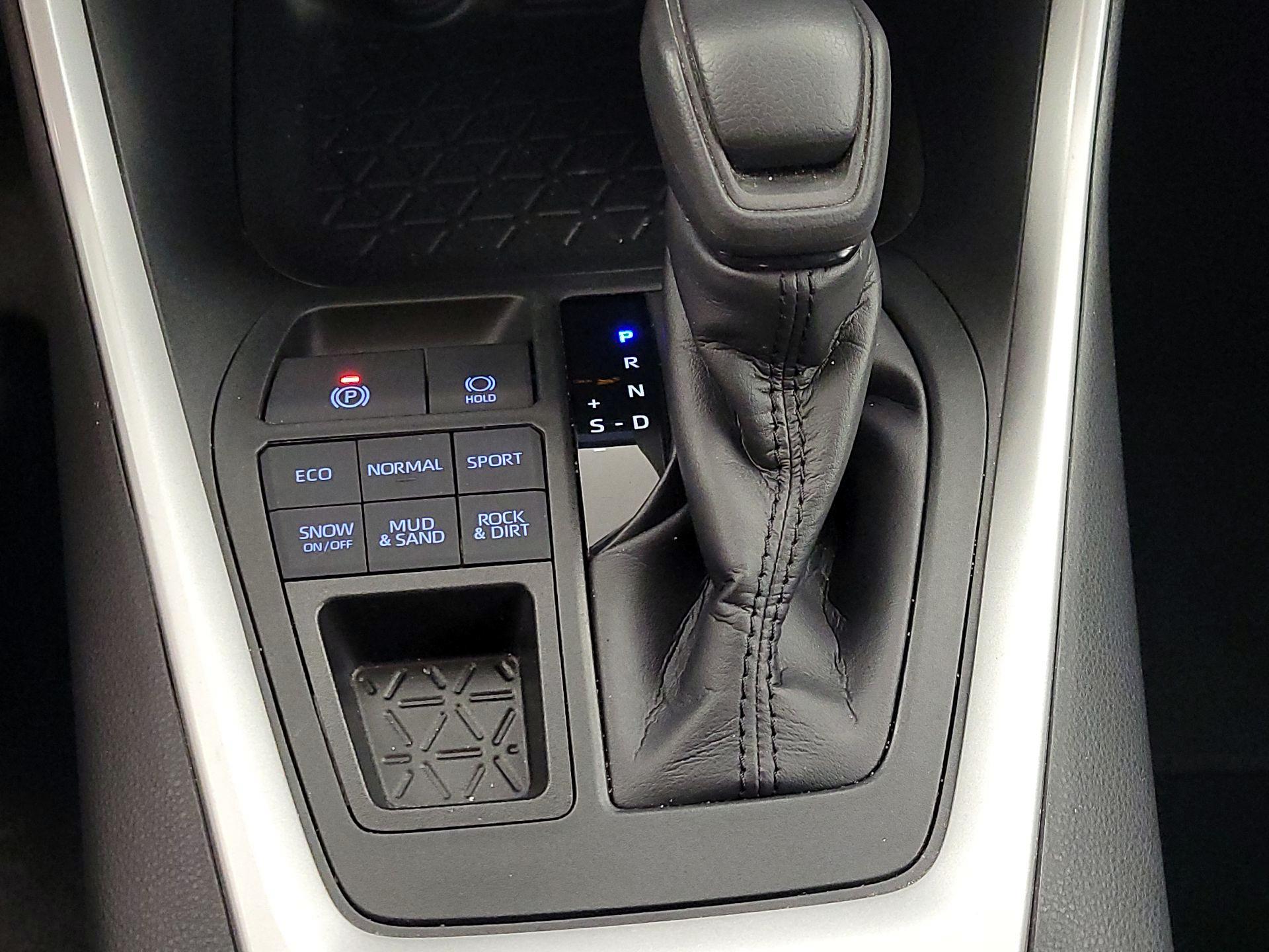 Thumbnail: 2020 Toyota RAV4 - 17