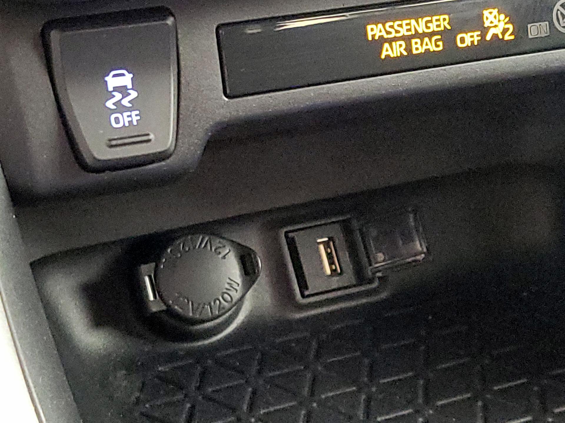 Thumbnail: 2020 Toyota RAV4 - 18