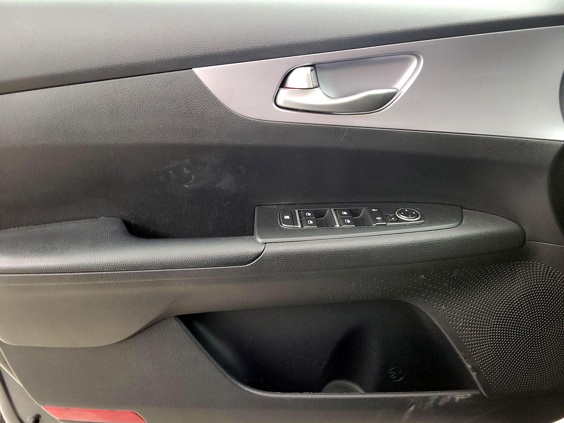 Thumbnail: 2022 Kia Forte - 12