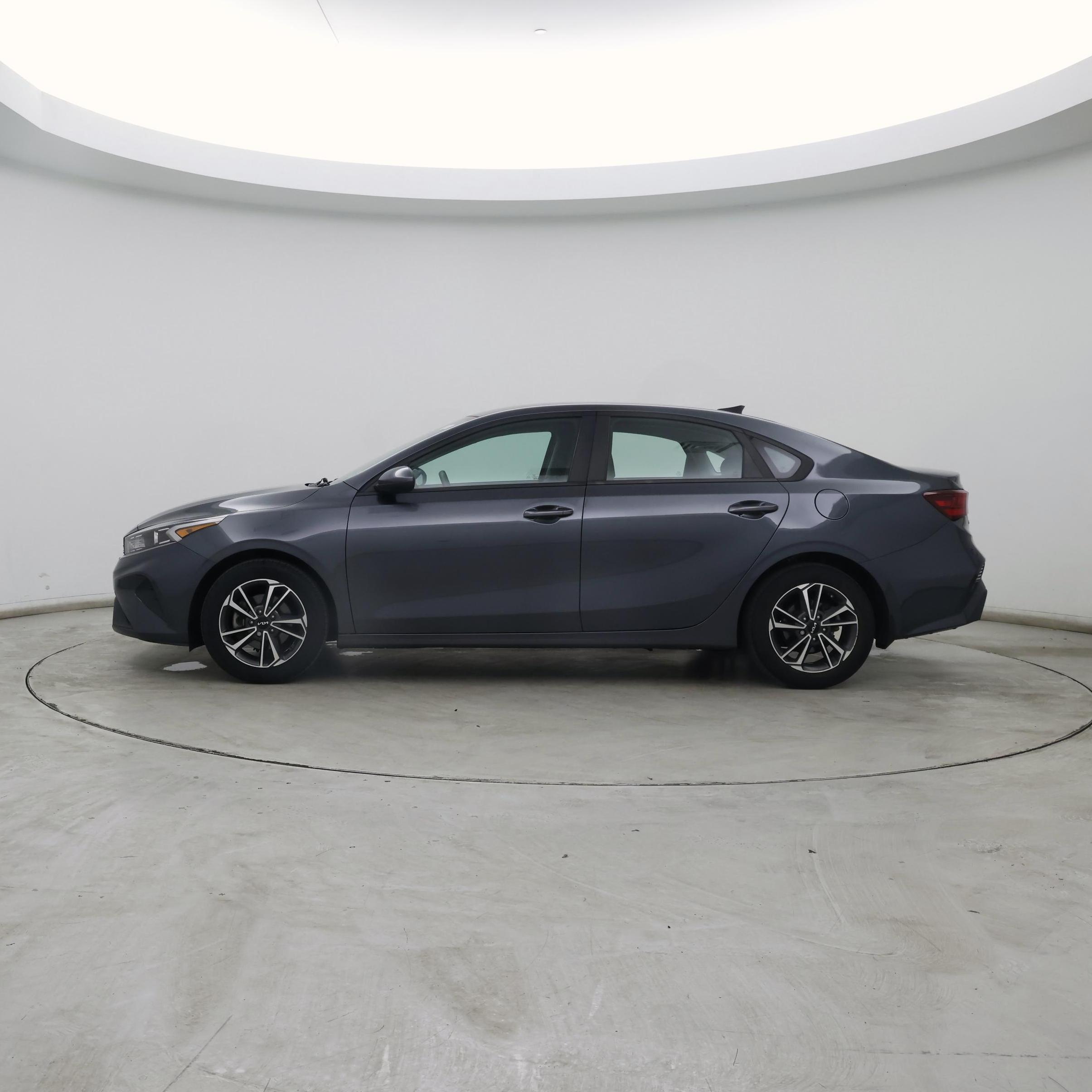 Thumbnail: 2022 Kia Forte - 3