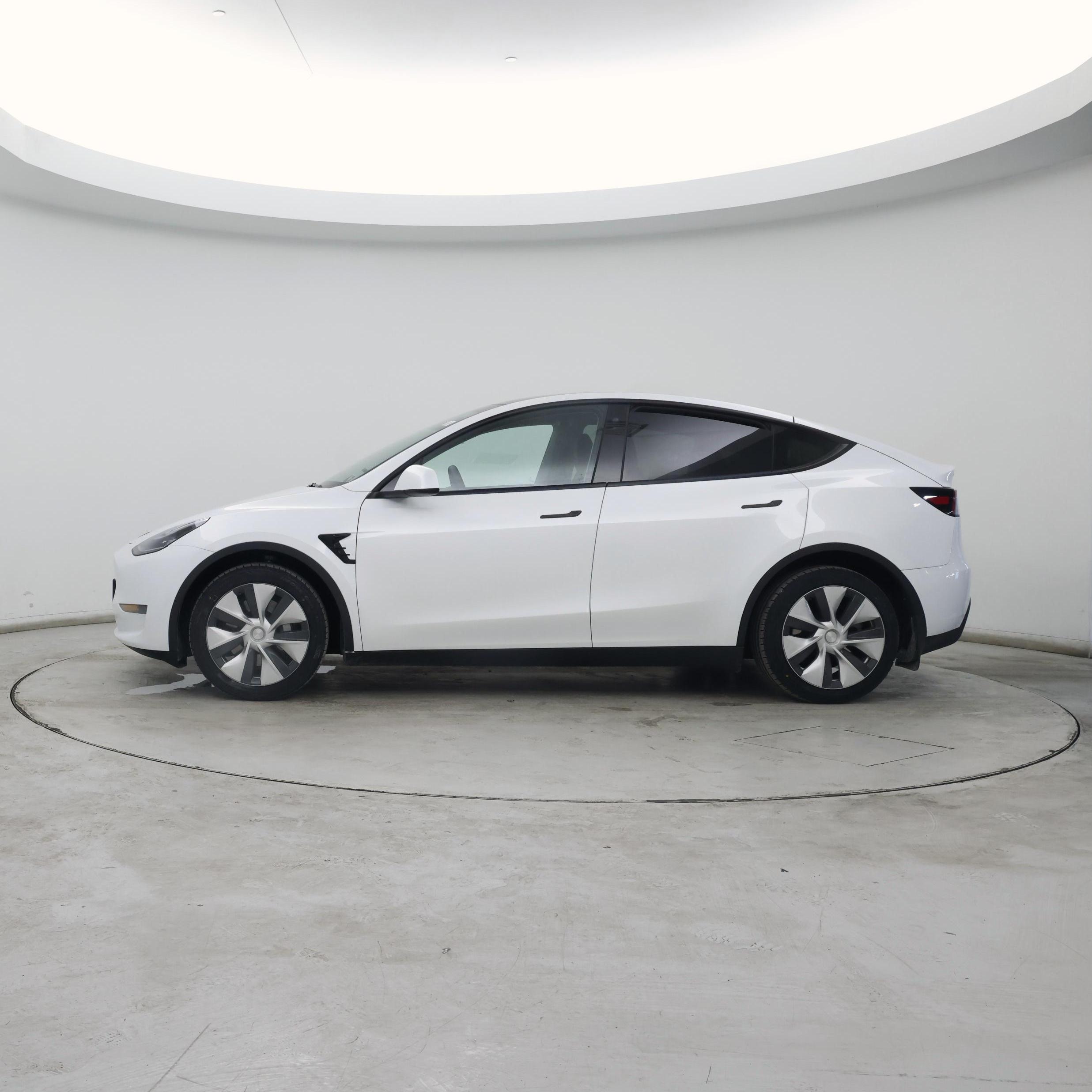 Thumbnail: 2023 Tesla Model Y - 3