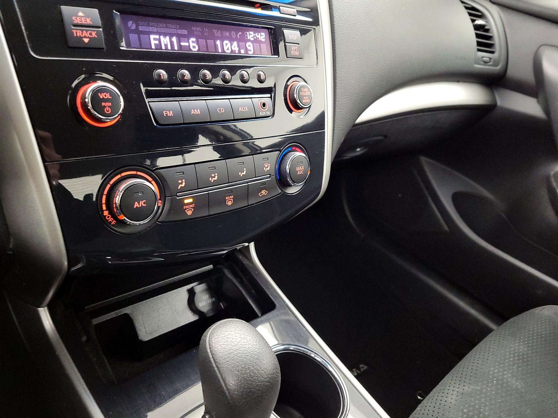 Thumbnail: 2014 Nissan Altima - 15