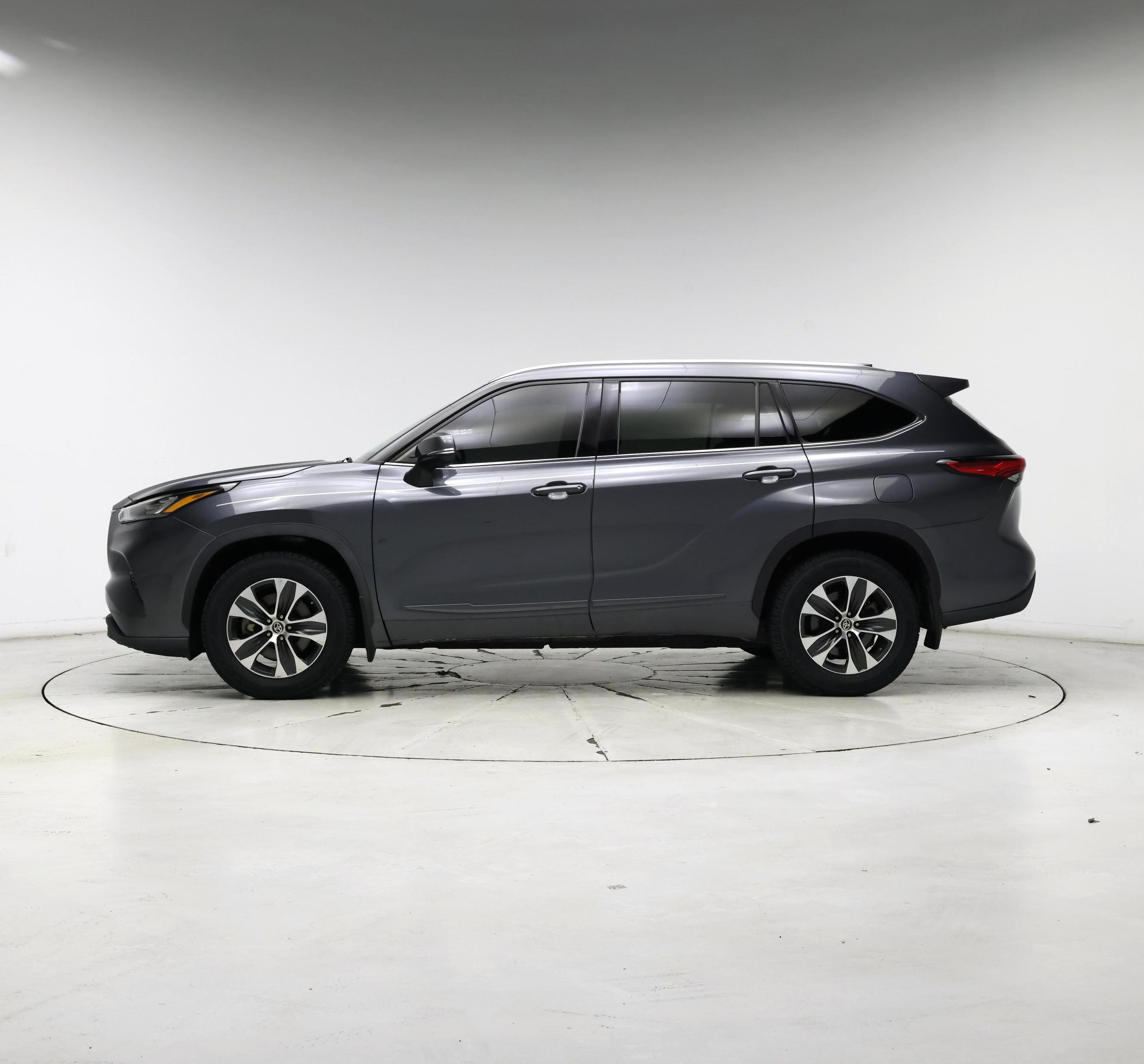 Thumbnail: 2020 Toyota Highlander - 3