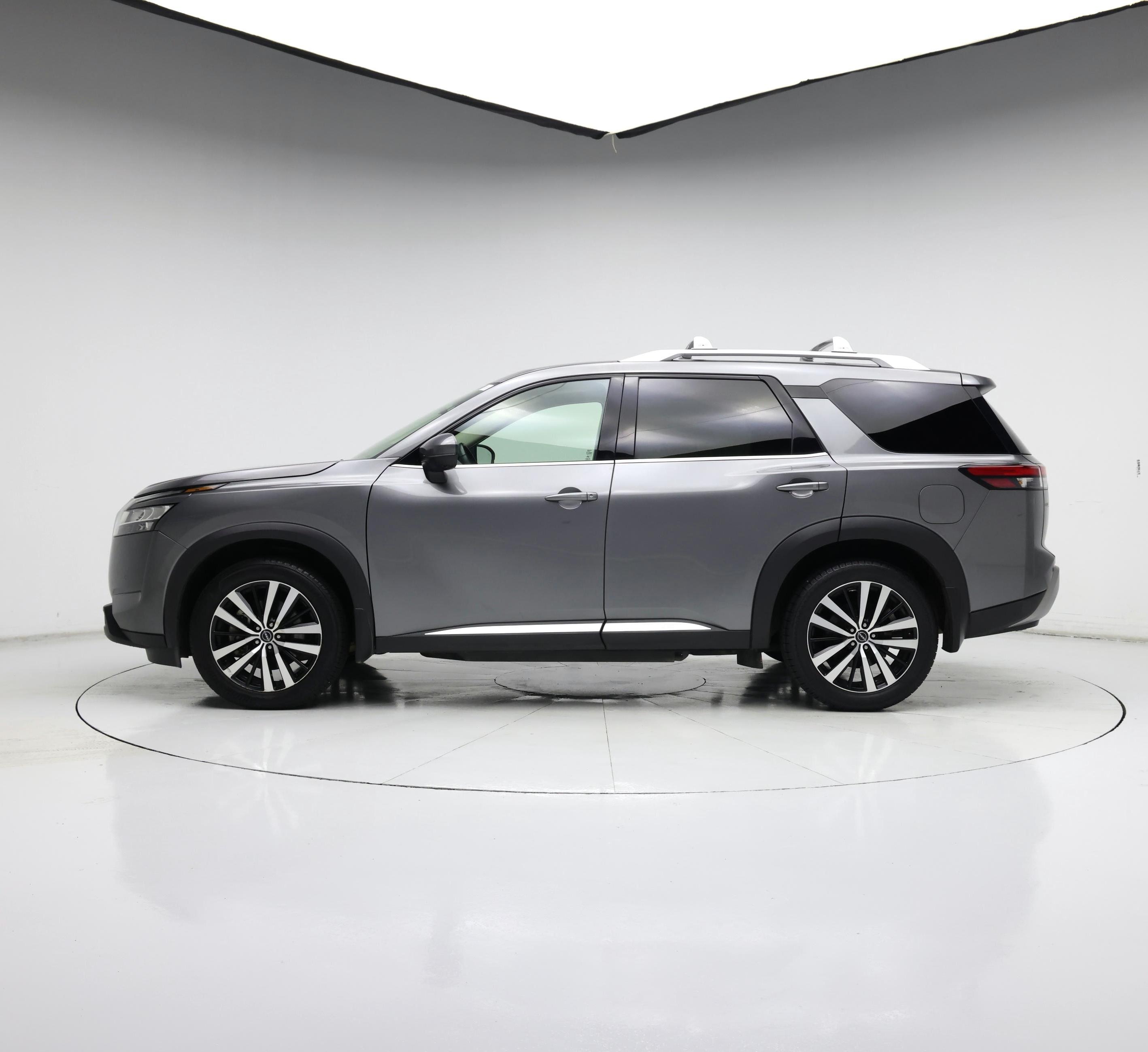 Thumbnail: 2023 Nissan Pathfinder - 3