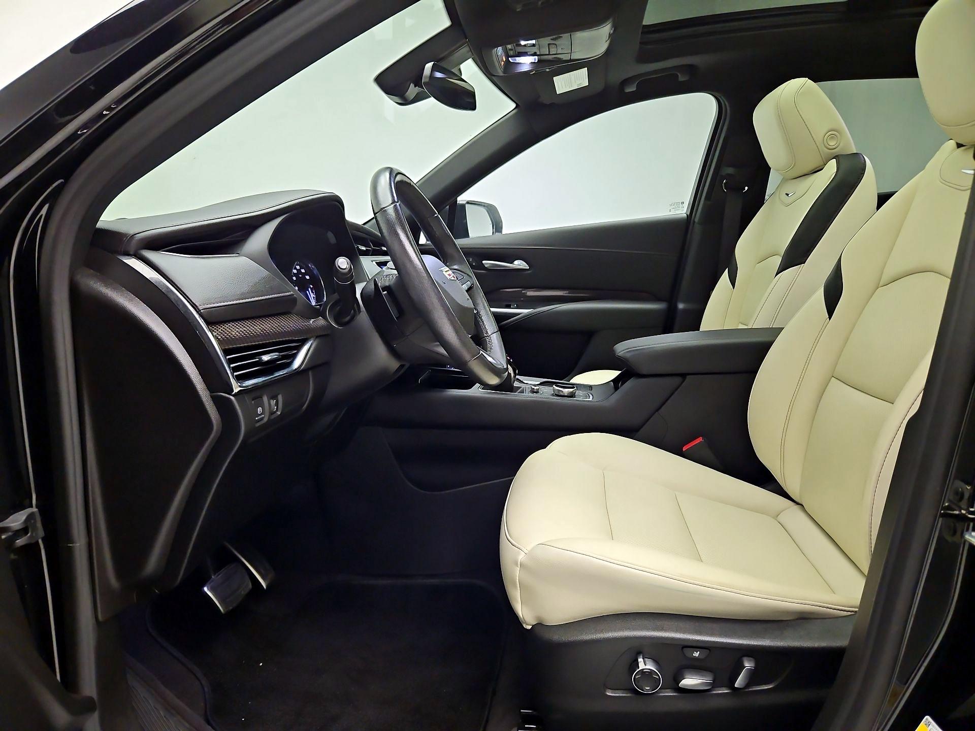 Thumbnail: 2023 Cadillac XT4 - 11