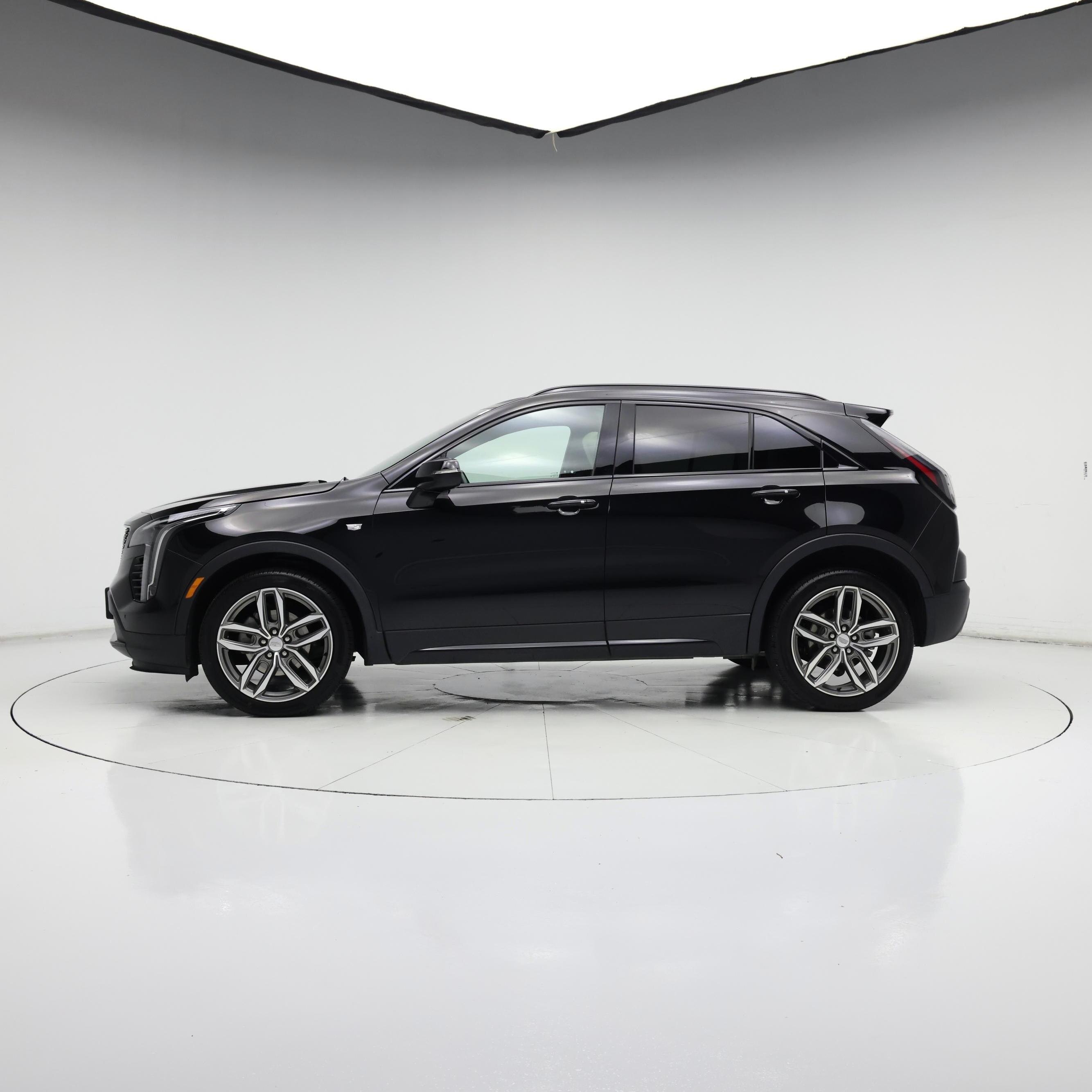 Thumbnail: 2023 Cadillac XT4 - 3