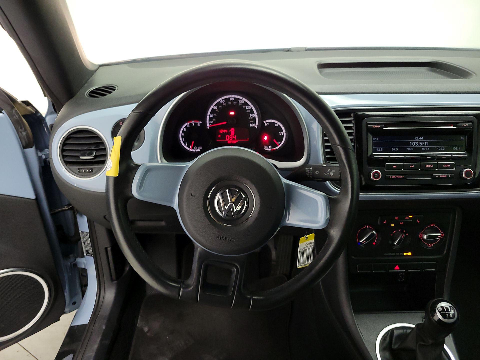 Thumbnail: 2013 Volkswagen Beetle - 10