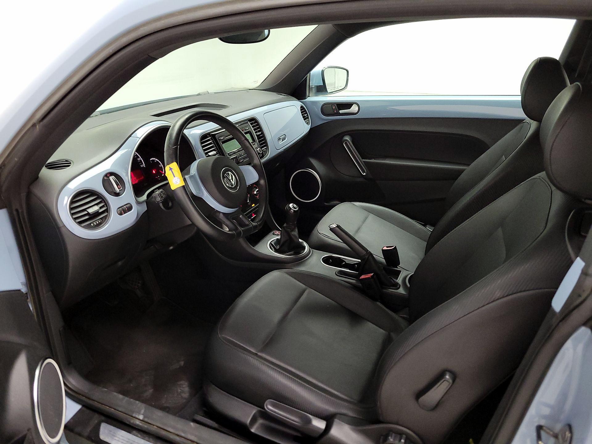 Thumbnail: 2013 Volkswagen Beetle - 11