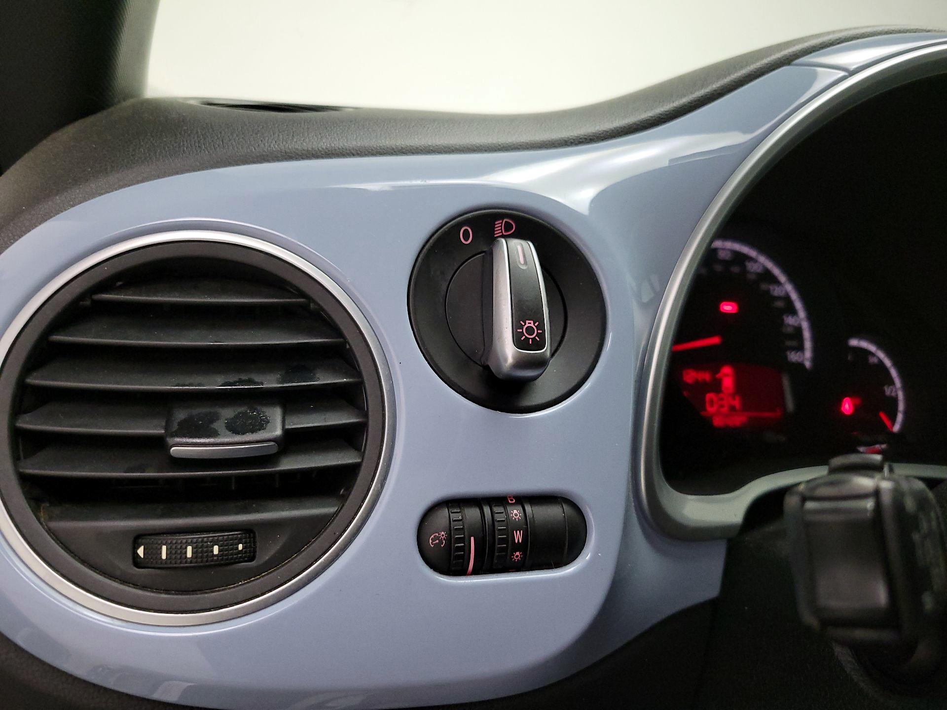 Thumbnail: 2013 Volkswagen Beetle - 13