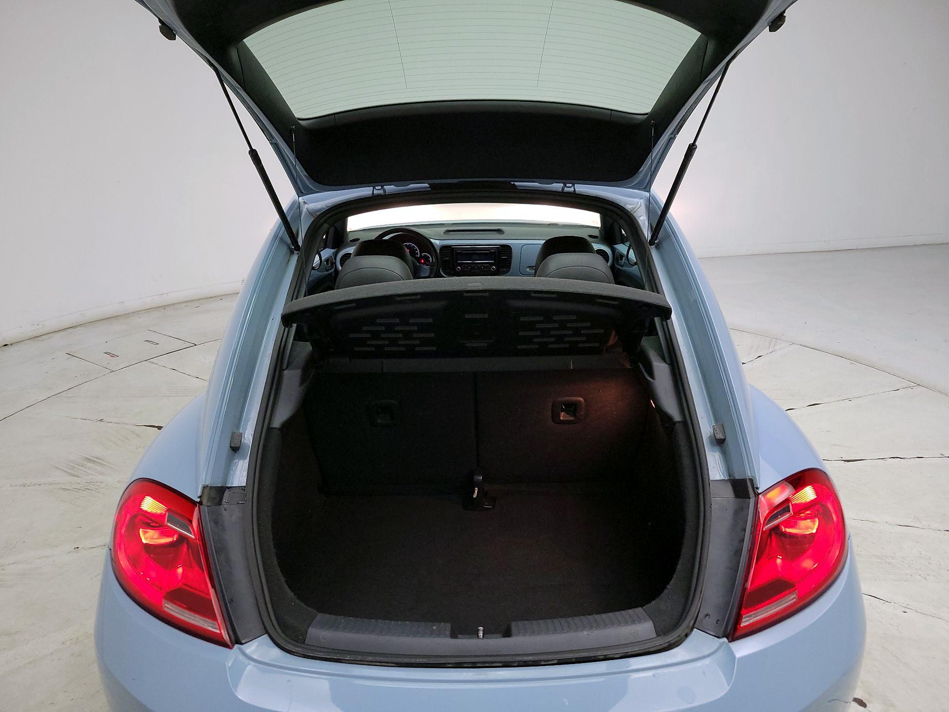 Thumbnail: 2013 Volkswagen Beetle - 18