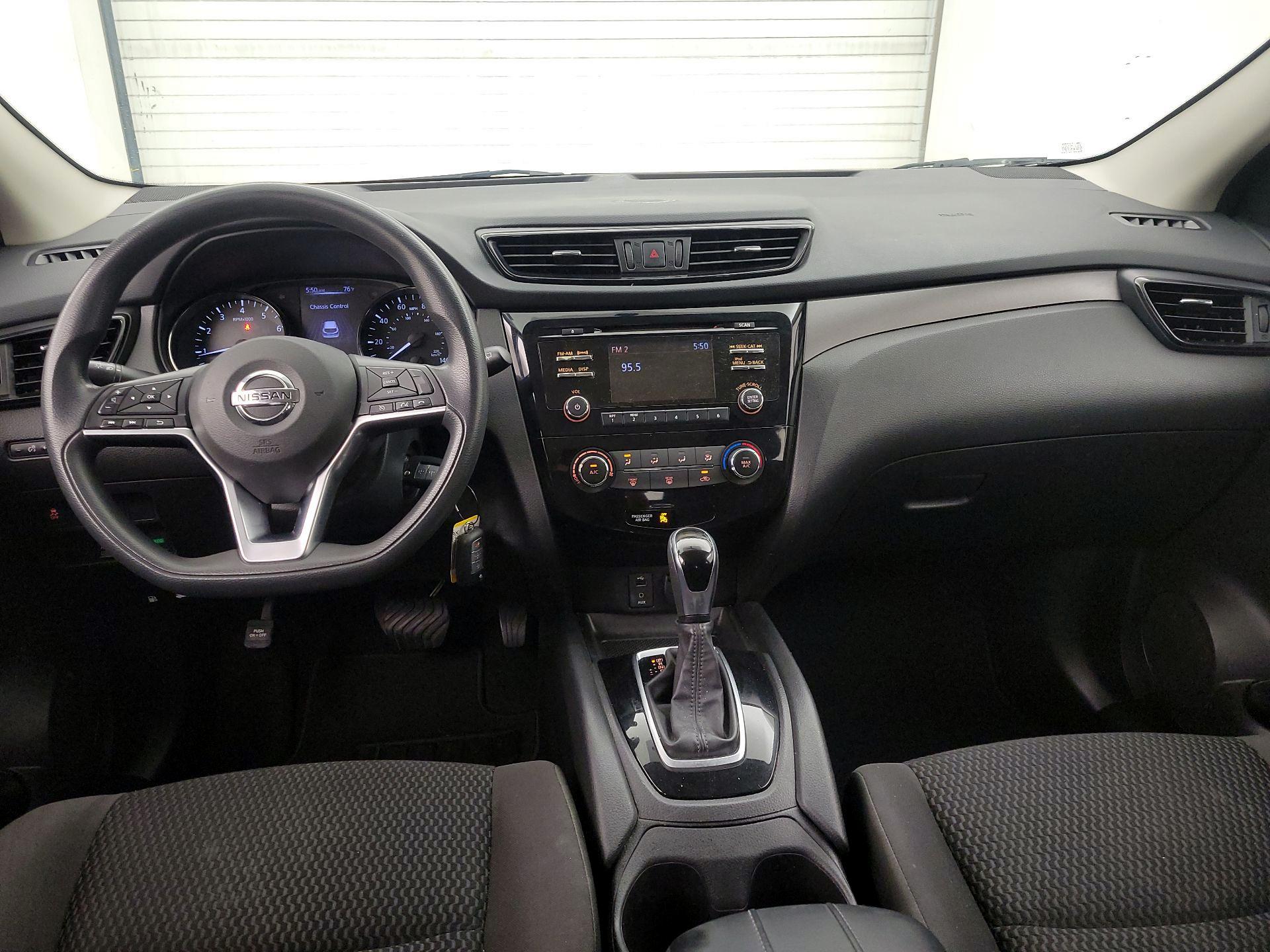 Thumbnail: 2017 Nissan Rogue Sport - 9