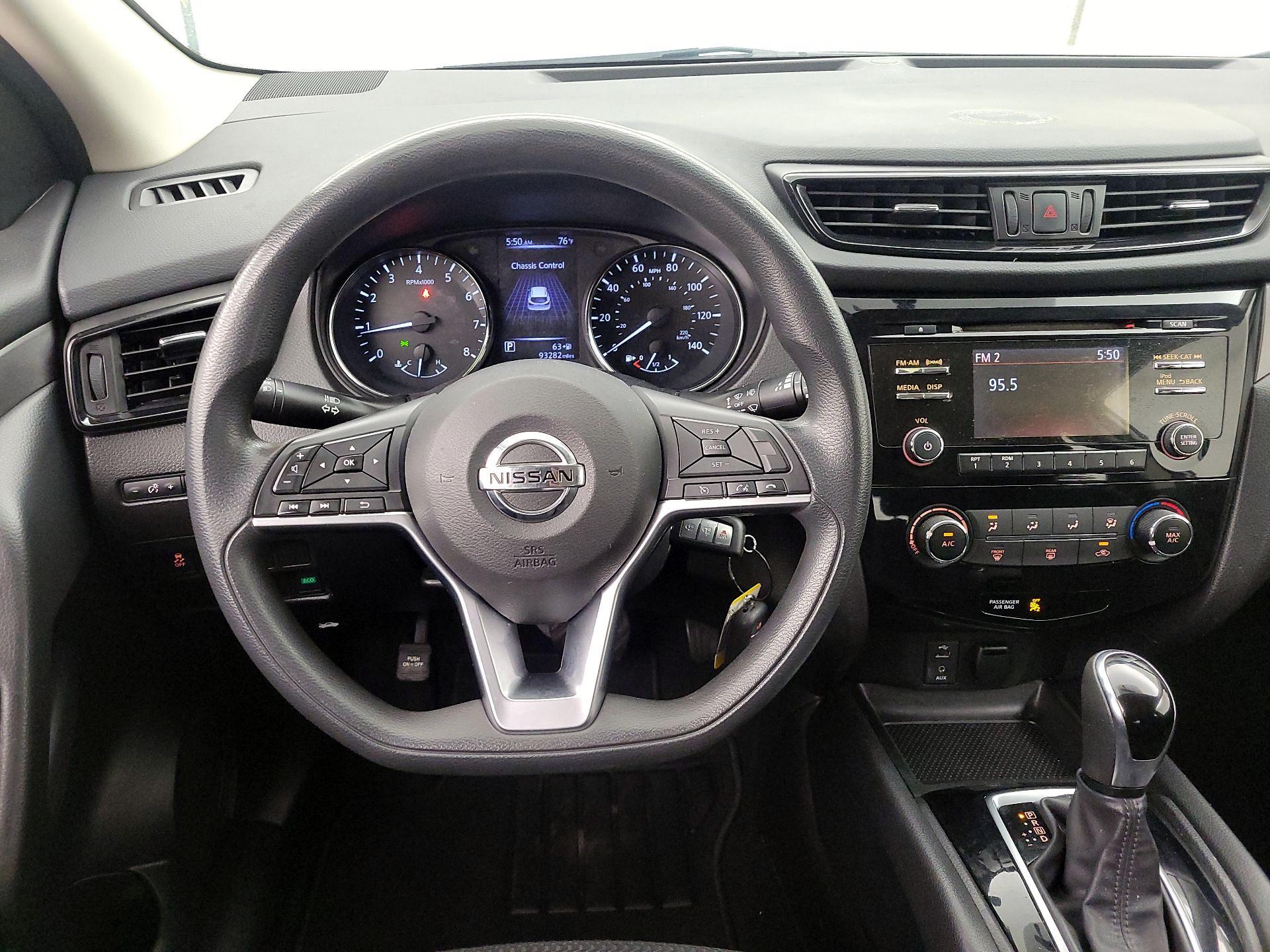 Thumbnail: 2017 Nissan Rogue Sport - 10