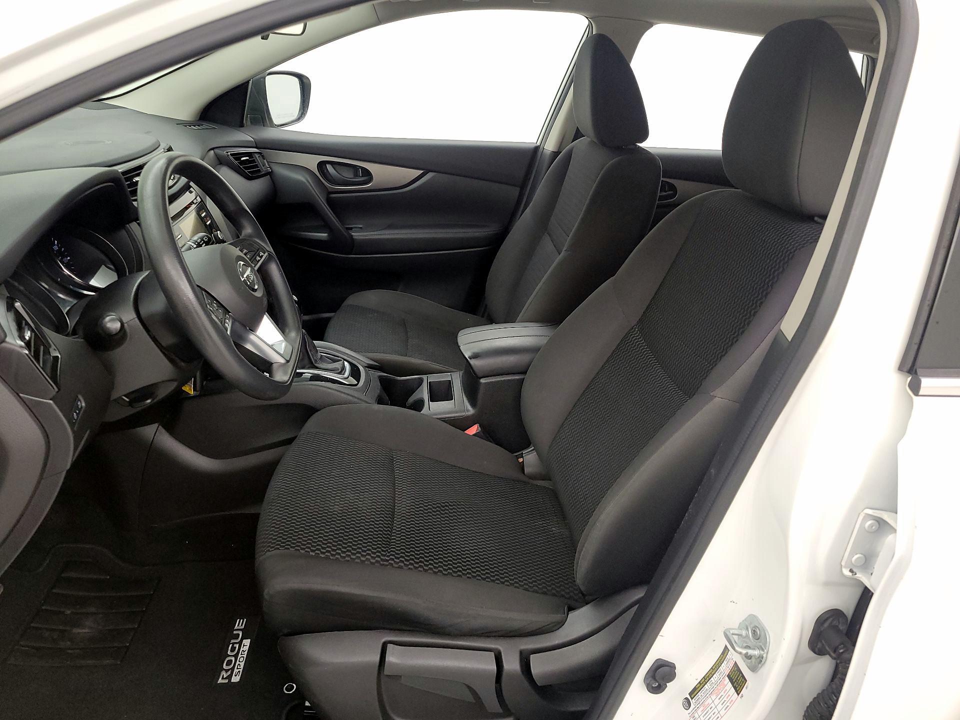 Thumbnail: 2017 Nissan Rogue Sport - 11