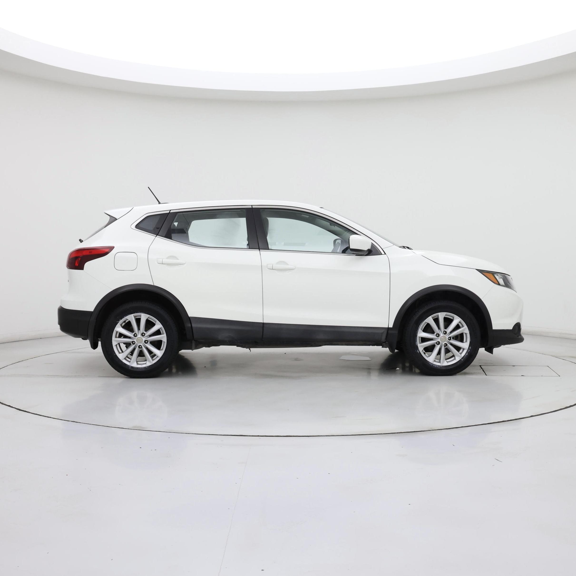 Thumbnail: 2017 Nissan Rogue Sport - 7